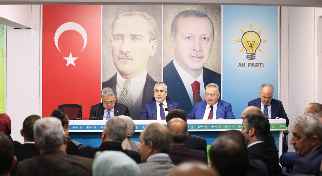 Çalışma ve Sosyal Güvenlik Bakanı Prof. Dr. Vedat Işıkhan, çeşitli ziyaretlerde bulunmak ve programlara katılmak üzere Rize’ye gitti.