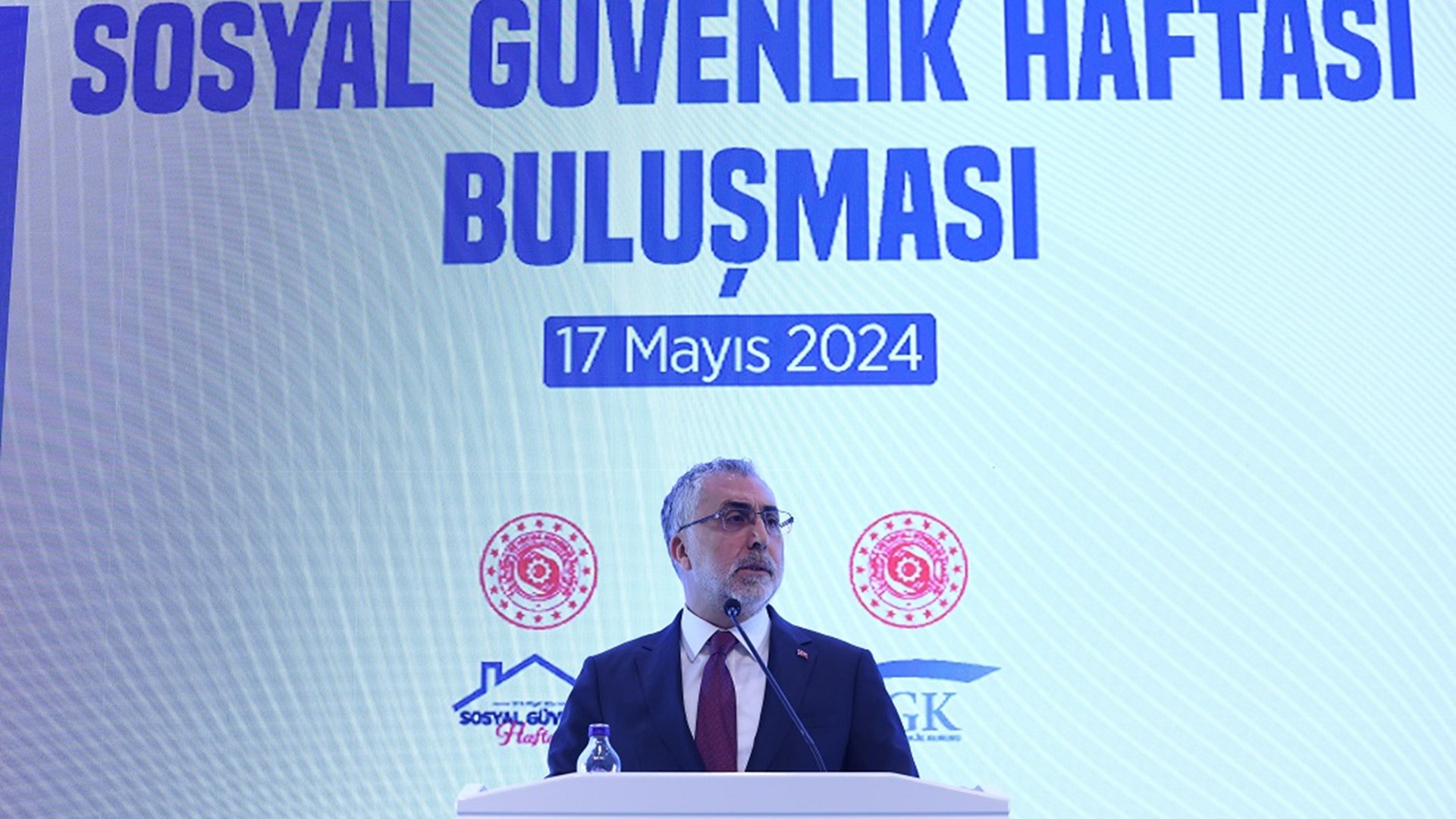 Çalışma ve Sosyal Güvenlik Bakanı Prof. Dr. Vedat Işıkhan, Sosyal Güvenlik Kurumu Başkanlığı Erdoğan Özen Konferans Salonu’nda düzenlenen “Sosyal Güvenlik Haftası Buluşması” Programı’na katıldı.