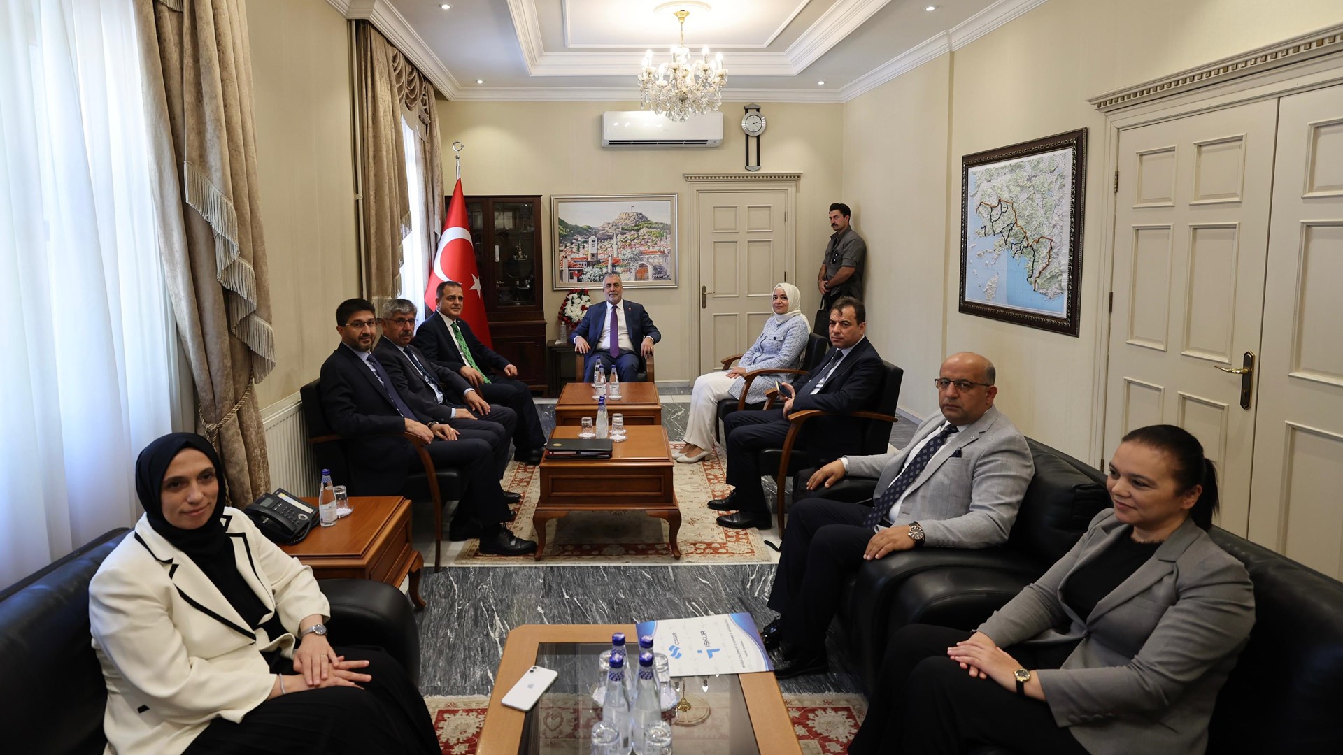 Çalışma ve Sosyal Güvenlik Bakanı Prof. Dr. Vedat Işıkhan, çeşitli temaslarda bulunmak ve “Milli Müdafaadan Milli Kalkınmaya; Türkiye Yüzyılı’nın Kadınları, Kadın İstihdam Sistemi İş Pozitif Tanıtım Programı ve Fuar Açılışı” programına katılmak üzere Muğla’ya gitti.