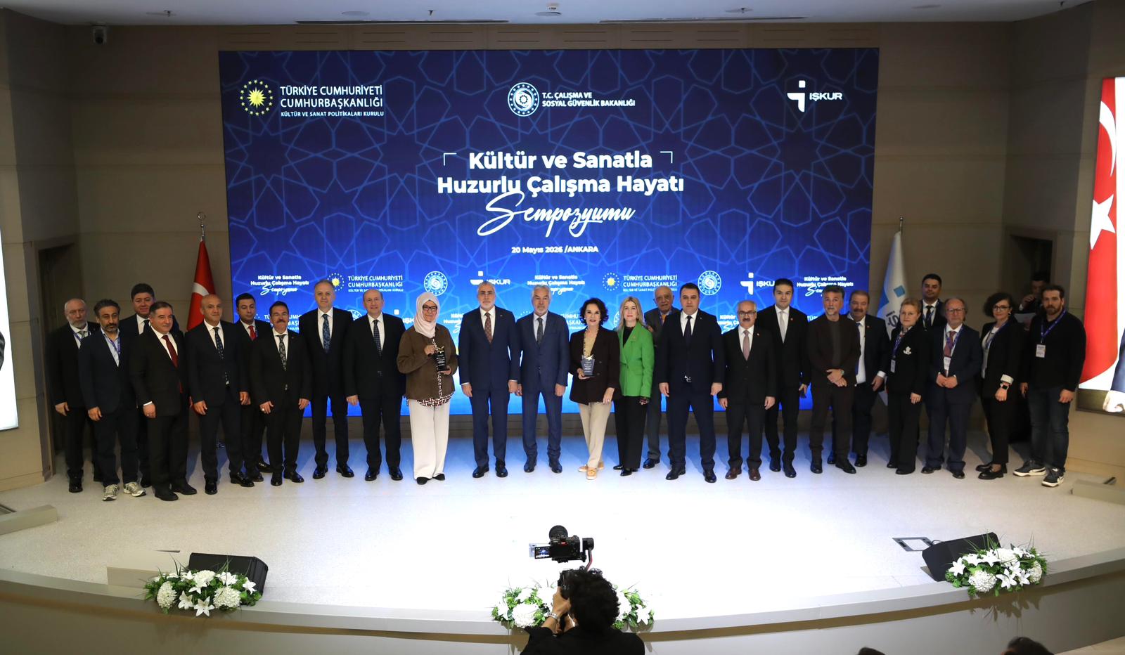 Bakan Işıkhan, Kültür ve Sanatla Huzurlu Çalışma Hayatı Sempozyumu’na Katıldı