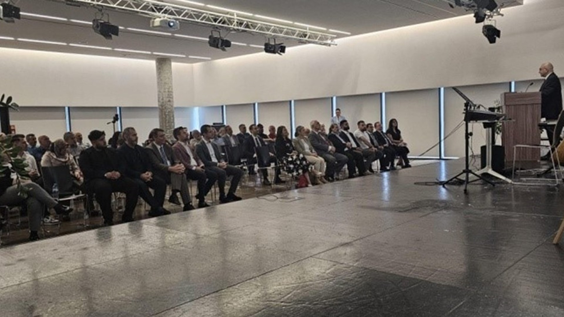 In collaboration with the Office of the Labour and Social Security Attaché in Salzburg, the Consulate General of Salzburg and Turkish Associations active in the region, a commemoration ceremony was held on 11 May 2024 to mark the 60th anniversary of the Labour Force Agreement, which was signed between Türkiye and Austria on 15 May 1964.