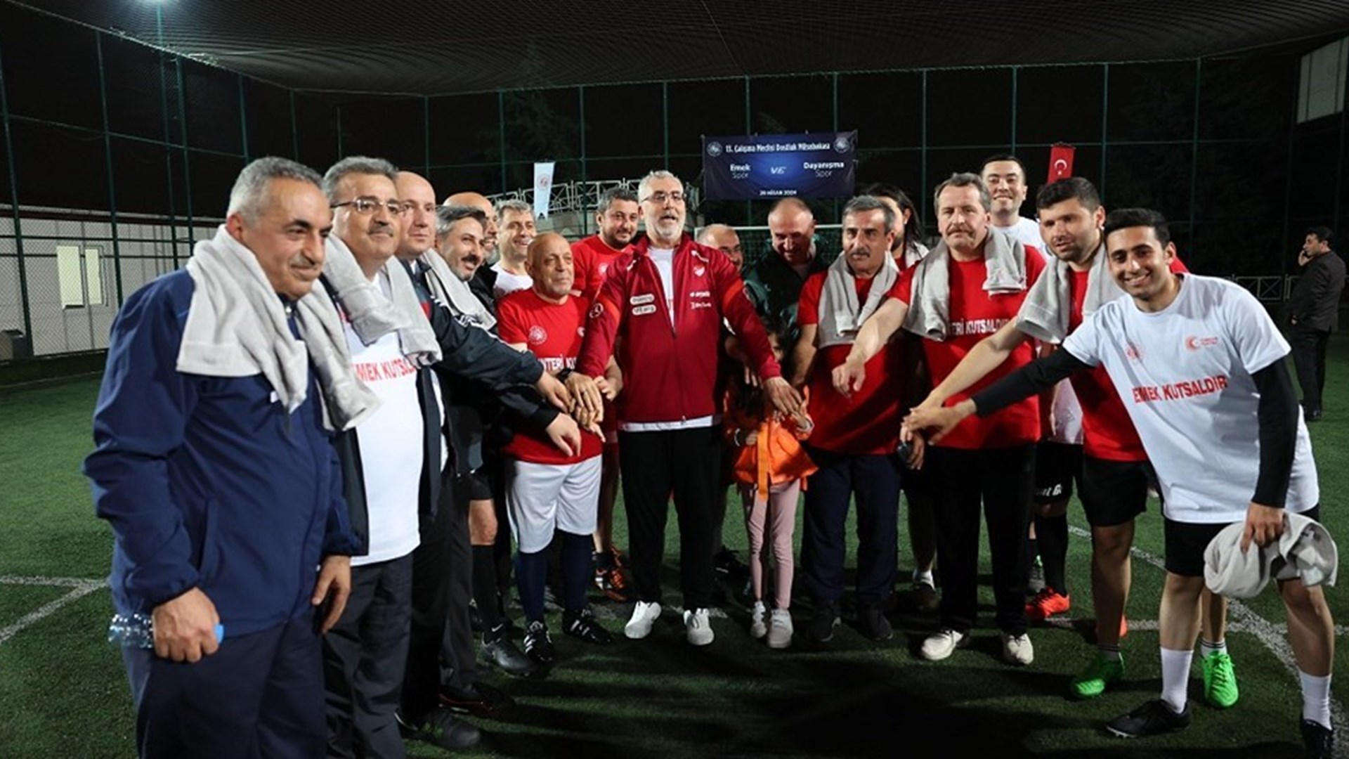 Çalışma ve Sosyal Güvenlik Bakanı Prof. Dr. Vedat Işıkhan, sendika temsilcileriyle halı sahada futbol maçı yaptı.