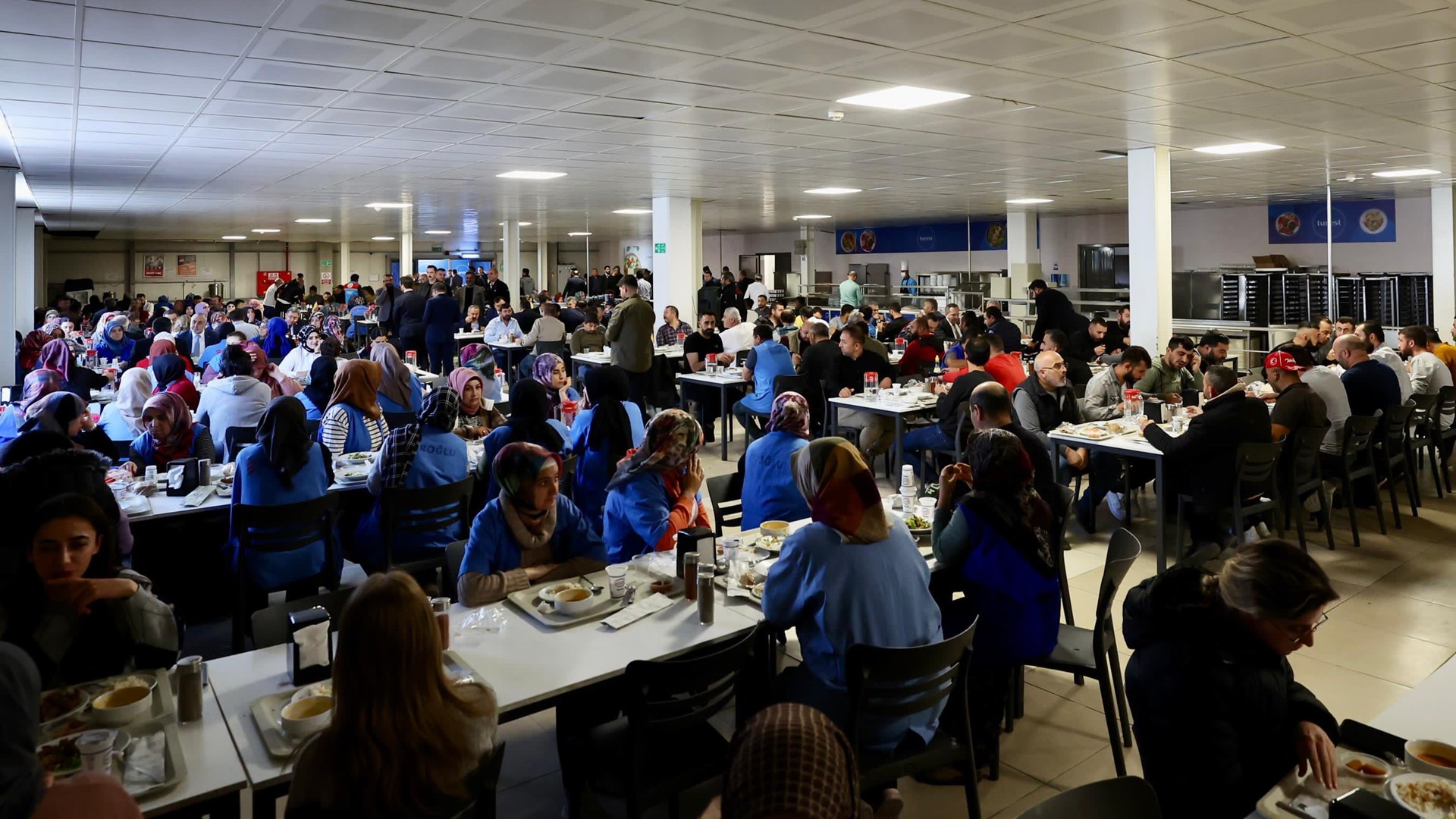 Çalışma ve Sosyal Güvenlik Bakanı Prof. Dr. Vedat Işıkhan, çeşitli ziyaretlerde bulunmak ve programlara katılmak üzere Aksaray’a gitti.