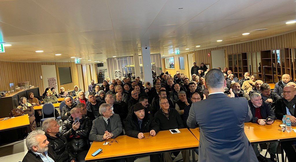 Deventer Çalışma ve Sosyal Güvenlik Ataşeliğimiz, Lahey şehrinde HDV Ahi Evran Camii'nde vatandaşlarımızla bir araya geldi.