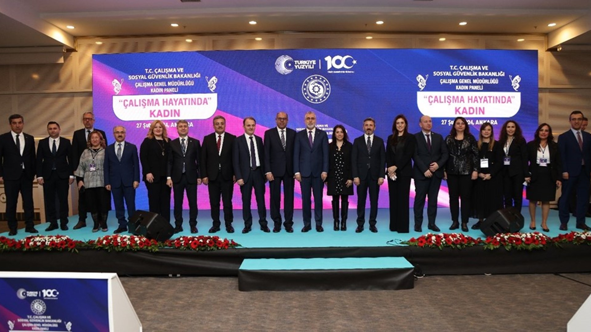 Panele katılan Çalışma ve Sosyal Güvenlik Bakanımız Prof. Dr. Vedat Işıkhan, kadınların ekonomik, hukuki, sosyal hak ve özgürlükleri konularının özellikle son 21 yıldır üzerinde hassasiyetle durulan ve bu alanda özel politika geliştirilen alanlardan biri olduğunu belirtti.