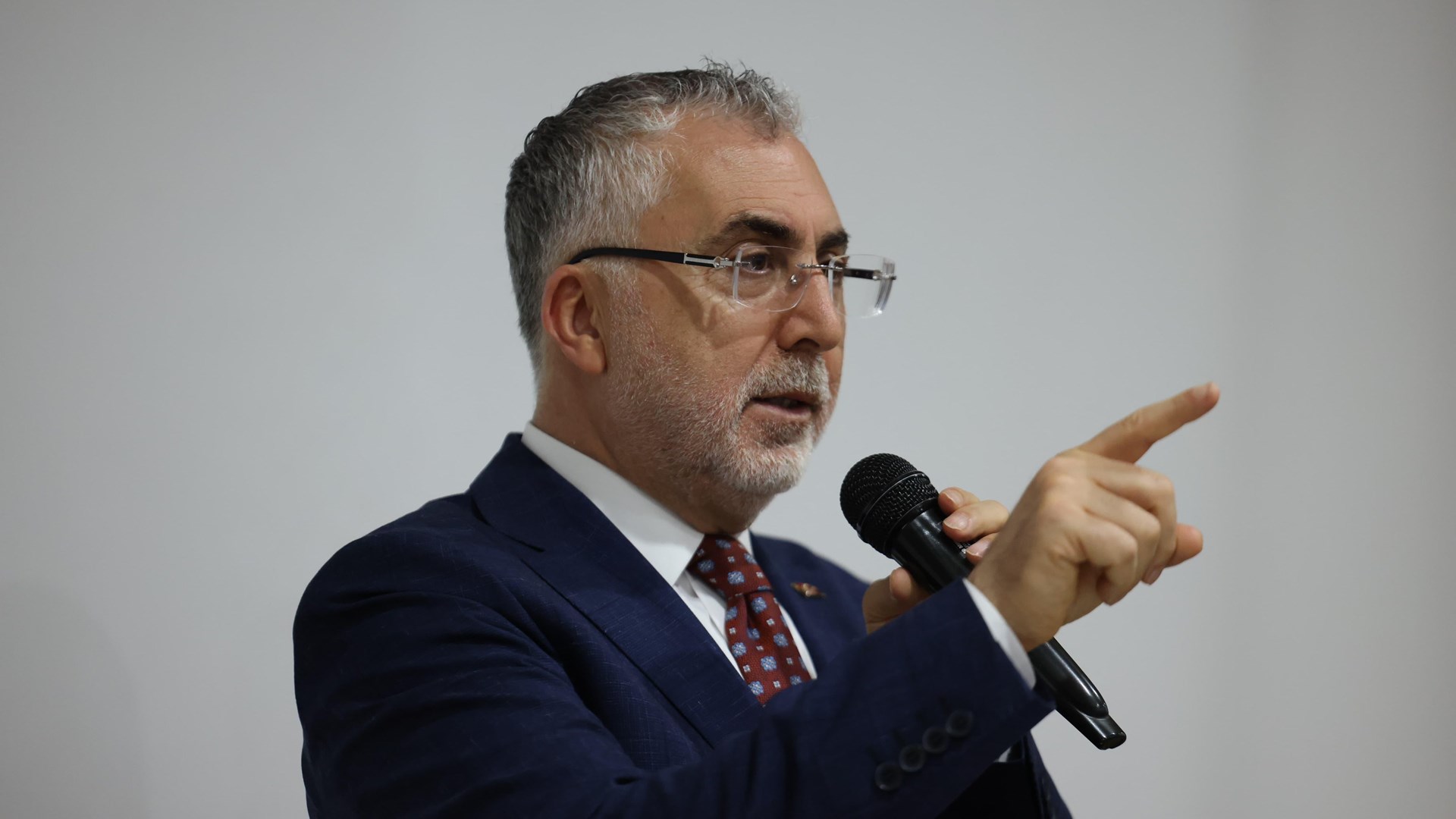 Bakan Işıkhan, Muş’ta Ziyaretlerde Bulundu