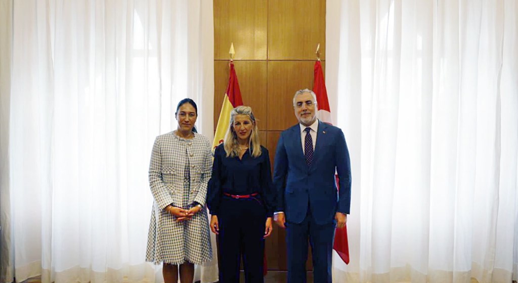 Çalışma ve Sosyal Güvenlik Bakanı Prof. Dr. Vedat Işıkhan, Bakanlıklar arası olası işbirliklerini görüşmek üzere İspanya Krallığı Hükümet İkinci Başkan Yardımcısı ve Çalışma ve Sosyal Ekonomi Bakanı Yolanda Díaz Pérez’in davetlisi olarak İspanya’ya çalışma ziyaretinde bulundu.