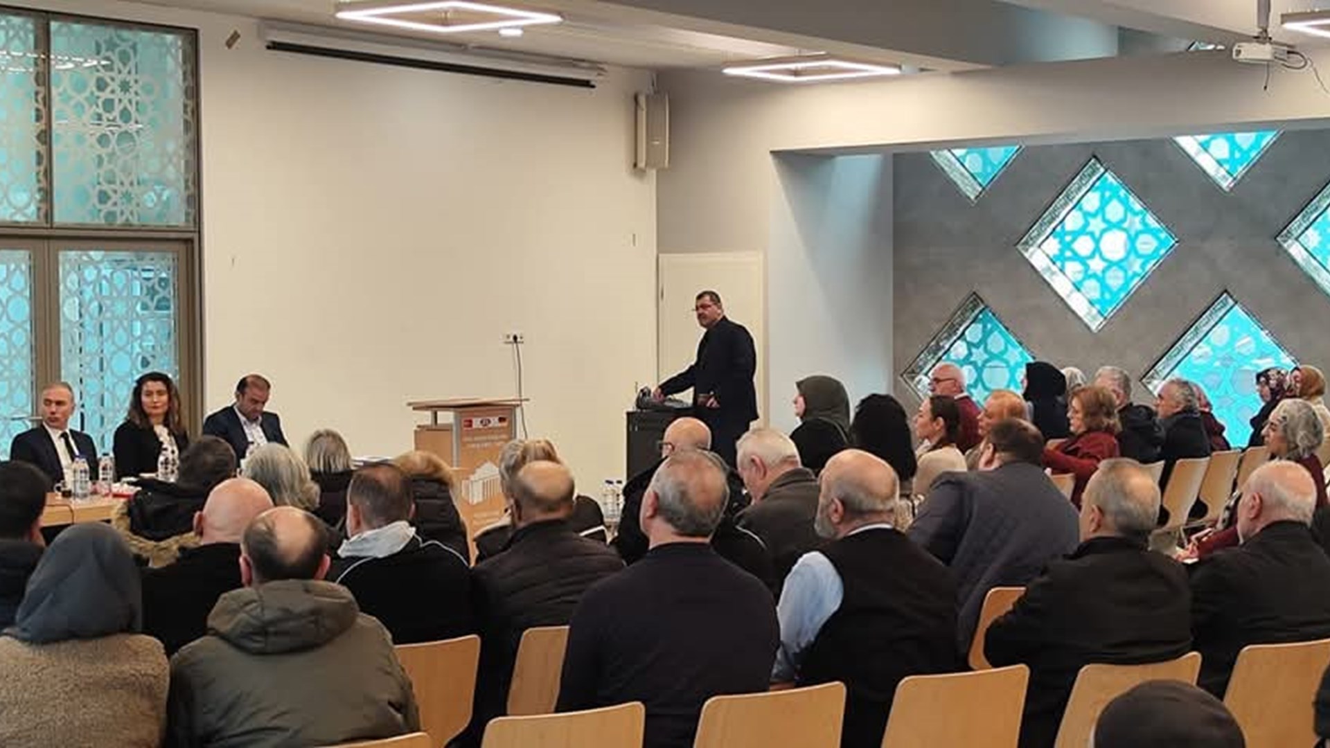 Stuttgart Labour and Social Security Attaché's Office came together with our citizens on Thursday evening, 2 February 2025, at the Association for Supporting Contemporary Life and on Sunday, 9 February 2025, at the DITIB Esslingen Yunus Emre Mosque Association within the scope of public information meetings.