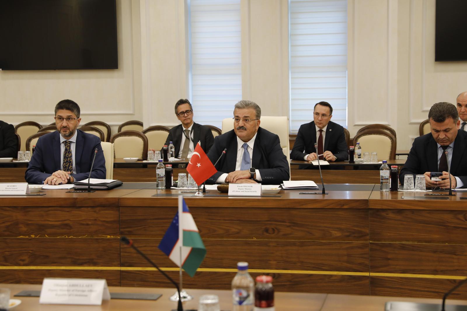 Bakan Yardımcımız Faruk Özçelik, Özbekistan Dışişleri Bakan Yardımcısı Olimjon Abdullaev ile Görüştü