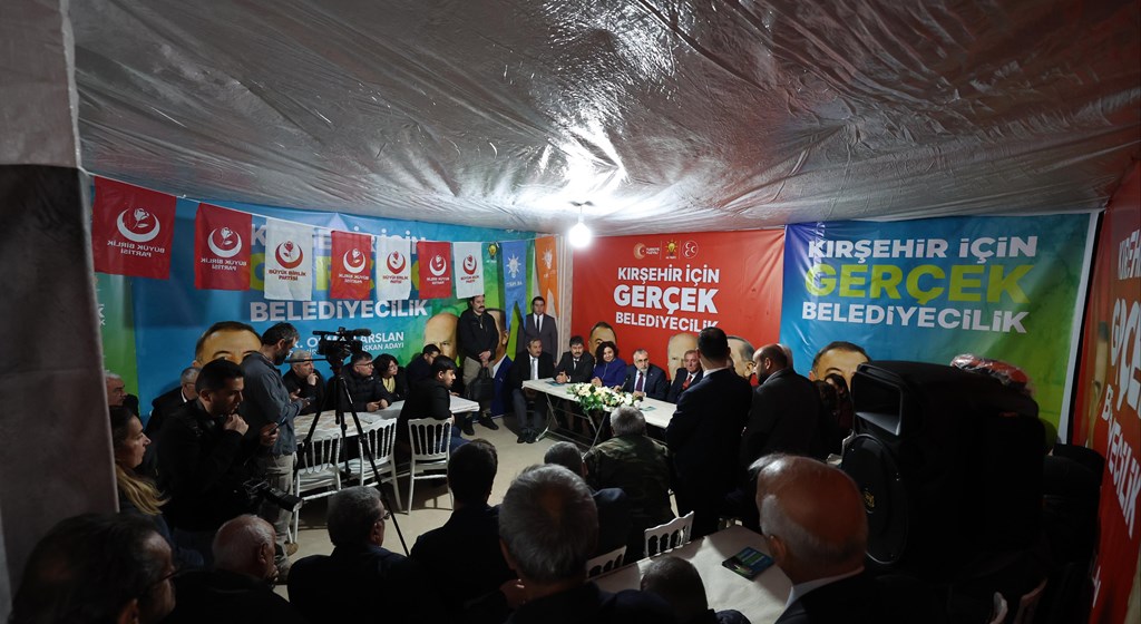 Çalışma ve Sosyal Güvenlik Bakanı Prof. Dr. Vedat Işıkhan, çeşitli temaslarda bulunmak ve programlara katılmak üzere Kırşehir’e gitti.