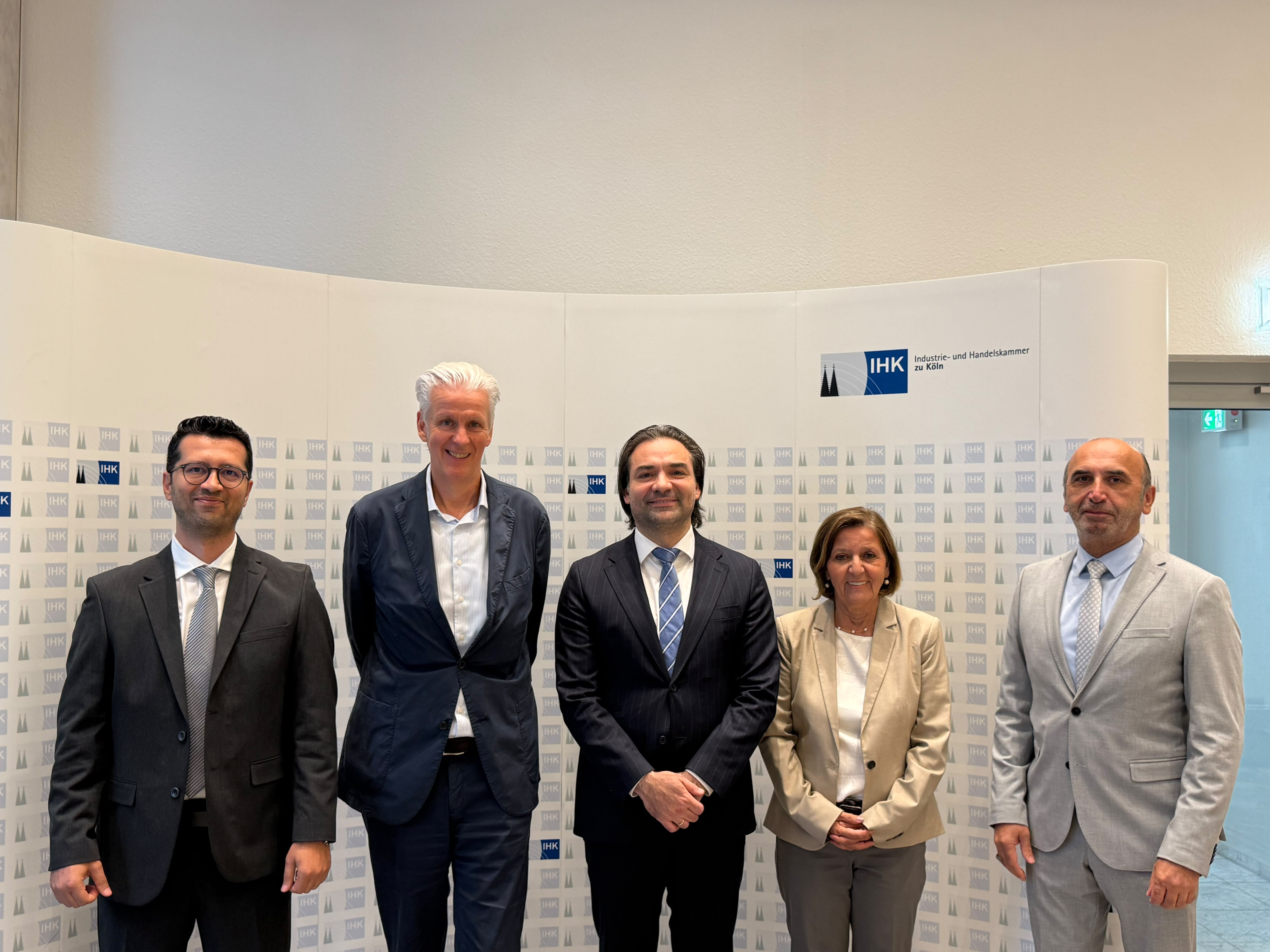 Our Labor and Social Security Attaché Office in Cologne held a meeting with the Director General and the International Markets Director of the Cologne Chamber of Commerce.