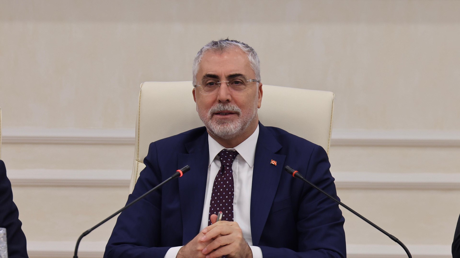 Bakan Işıkhan, Asgari Ücret Tespit Komisyonu’nun Üçüncü Toplantısına Başkanlık Etti