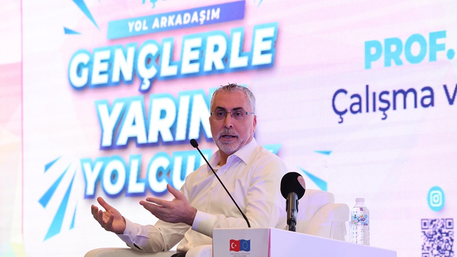 Çalışma ve Sosyal Güvenlik Bakanı Prof. Dr. Vedat Işıkhan, İŞKUR NEET PRO kapsamında ‘Gençlerle Yarına Yolculuk’ Programında gençlerle bir araya gelerek, sorularını yanıtladı.