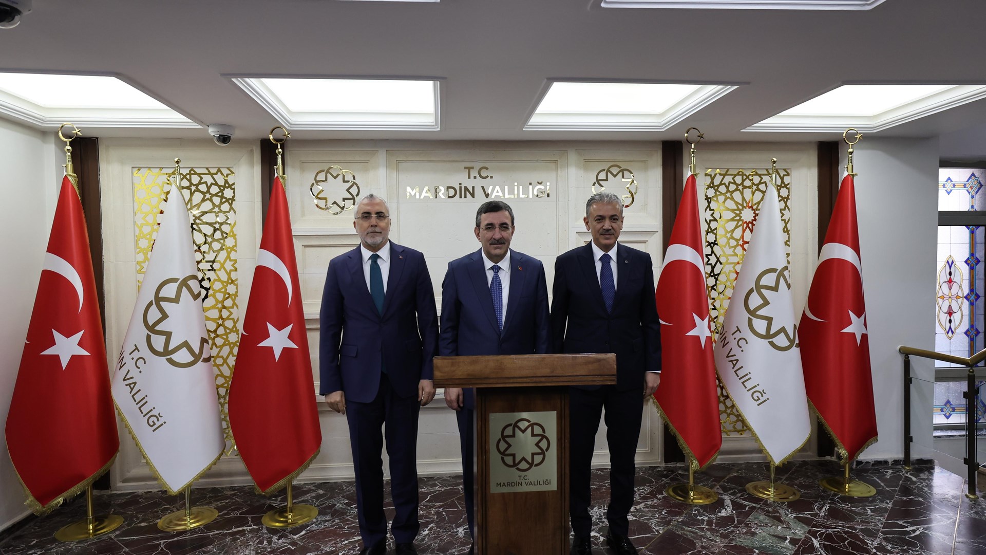 Bakan Işıkhan, Mardin’de Ziyaretlerde Bulundu