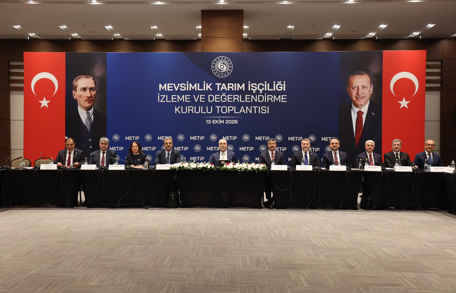 Çalışma ve Sosyal Güvenlik Bakanı Prof. Dr. Vedat Işıkhan, Çalışma ve Sosyal Güvenlik Bakanlığı tarafından düzenlenen “Mevsimlik Tarım İşçiliği İzleme ve Değerlendirme Kurulu Toplantısı”na katıldı.
