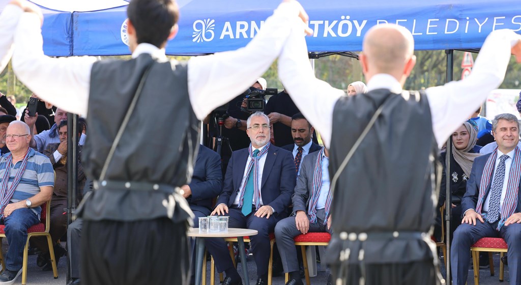 Çalışma ve Sosyal Güvenlik Bakanı Prof. Dr. Vedat Işıkhan, çeşitli temaslarda bulunmak ve programlara katılmak üzere İstanbul’a gitti.