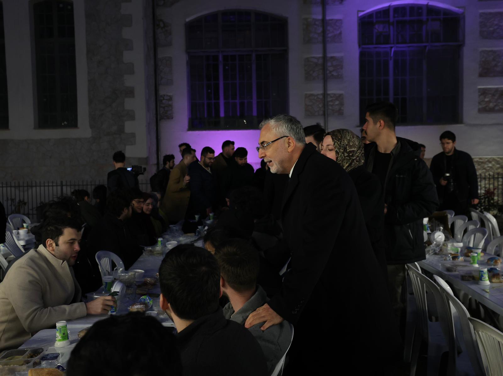 Bakan Işıkhan, Sağlık Bilimleri Üniversitesi Gençlerle İftar Buluşması Programı’na Katıldı