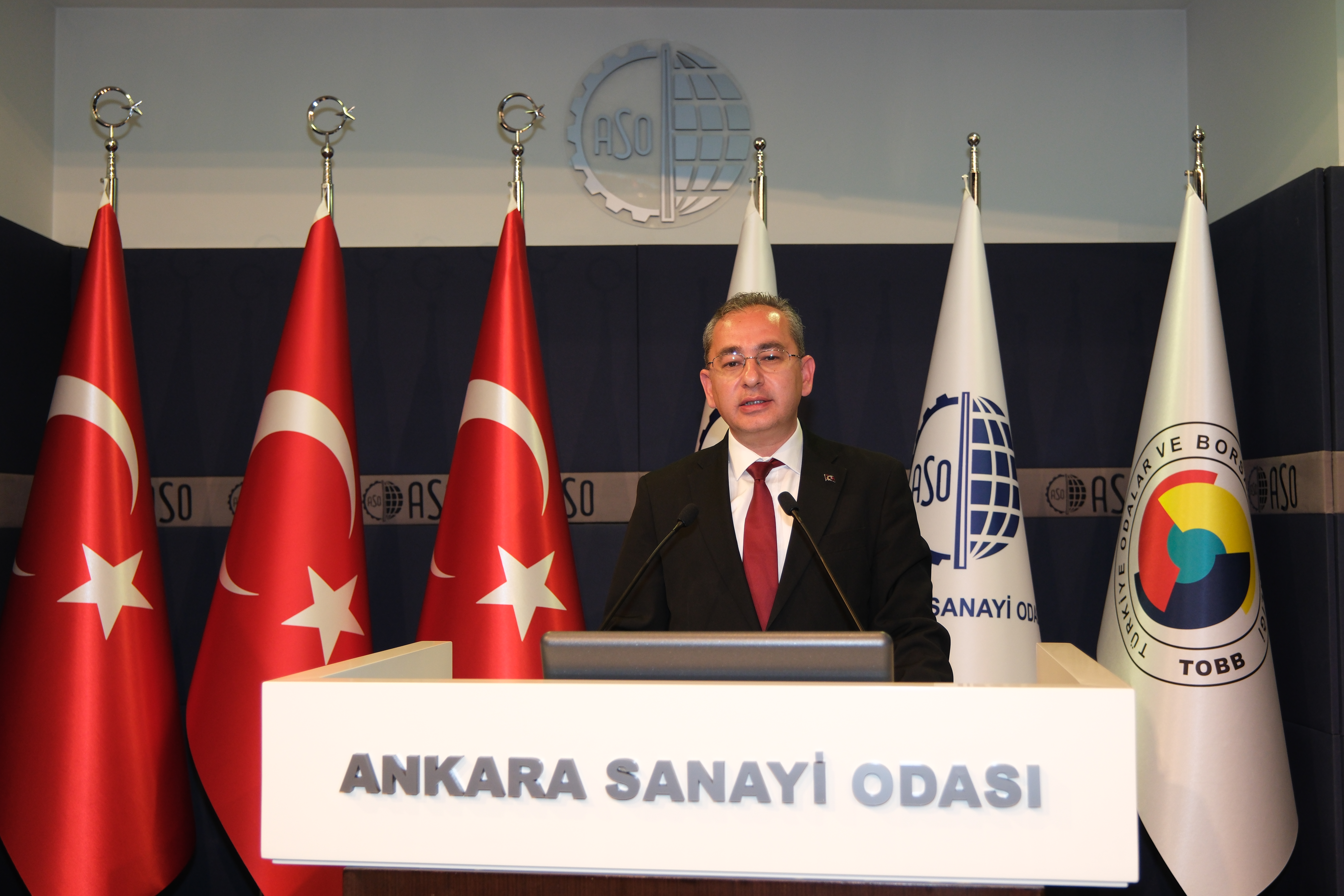 Rehberlik ve Teftiş Başkanlığı tarafından çalışma ortamı ile çalışma koşullarına ilişkin farkındalık oluşturmak amacıyla düzenlenen rehberlik ve bilgilendirme toplantısı, Ankara Sanayi Odası (ASO) ev sahipliğinde Türkiye İnşaat Sanayicileri İşveren Sendikası(İNTES) ile Türkiye Müteahhitler Birliği’nden(TMB) sektör temsilcilerinin katılımıyla 24 Nisan 2025 tarihinde gerçekleştirildi.