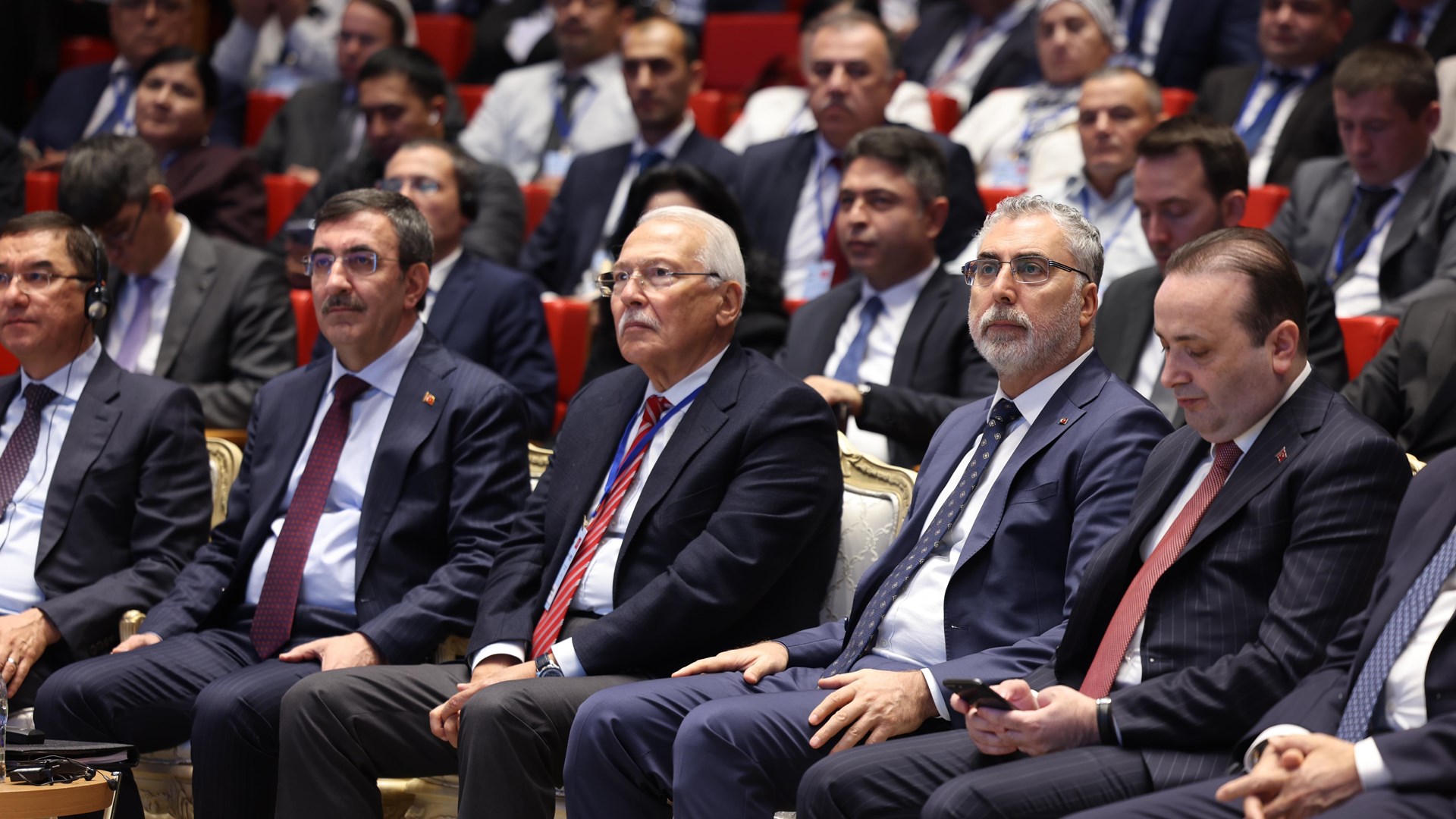 Çalışma ve Sosyal Güvenlik Bakanı Prof. Dr. Vedat Işıkhan, Cumhurbaşkanı Yardımcısı Cevdet Yılmaz’ın da iştirak ettiği Türkiye Odalar ve Borsalar Birliği (TOBB) ve Dış Ekonomik İlişkiler Kurulu (DEİK) işbirliğinde düzenlenen Türkiye-Özbekistan İş Forumu’na katıldı.