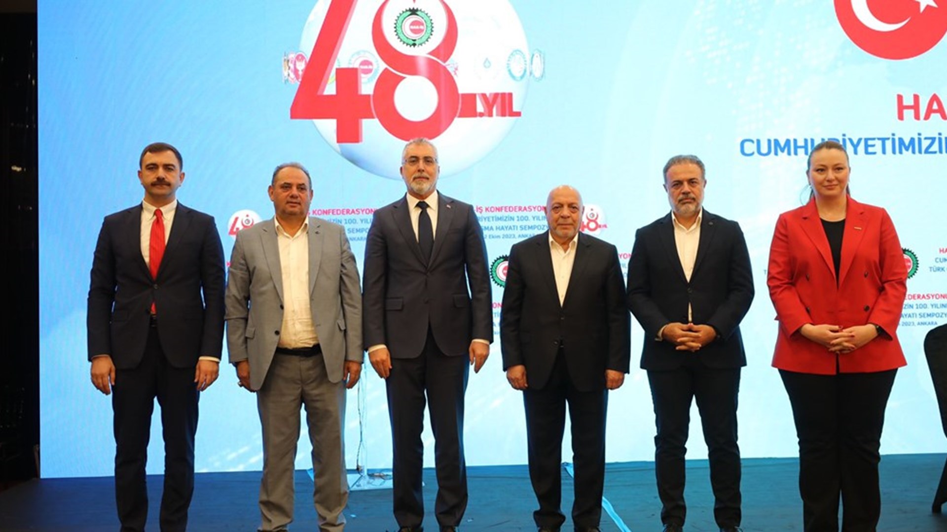 Çalışma ve Sosyal Güvenlik Bakanı Prof. Dr. Vedat Işıkhan, Hak İşçi Sendikaları Konfederasyonu’nun (Hak-İş) 48. Kuruluş Yıldönümü Etkinlikleri kapsamında düzenlediği “Cumhuriyetimizin 100. Yılında Türk Çalışma Hayatı Sempozyumu” na iştirak etti.