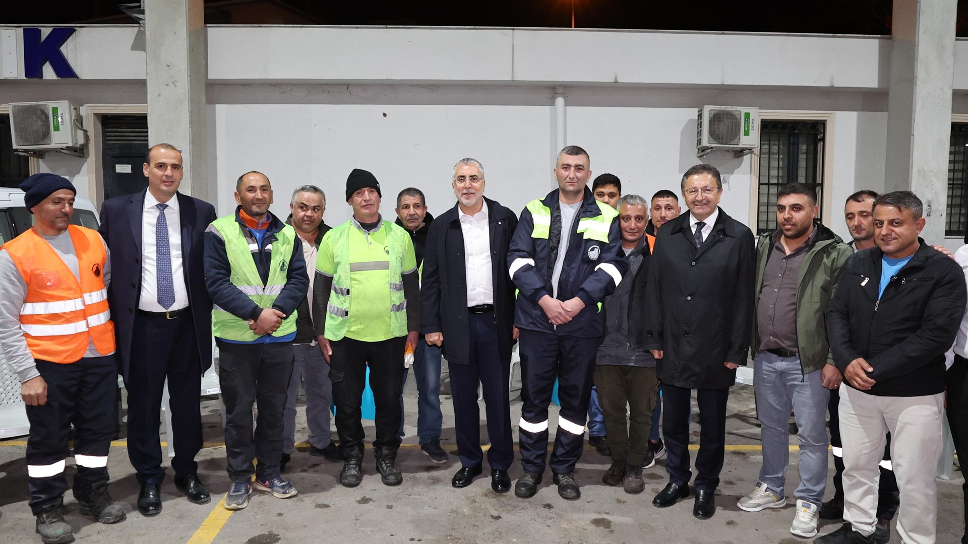 Bakan Işıkhan, 1 Mayıs Emek ve Dayanışma Günü’nü İşçilerle Birlikte Kutladı