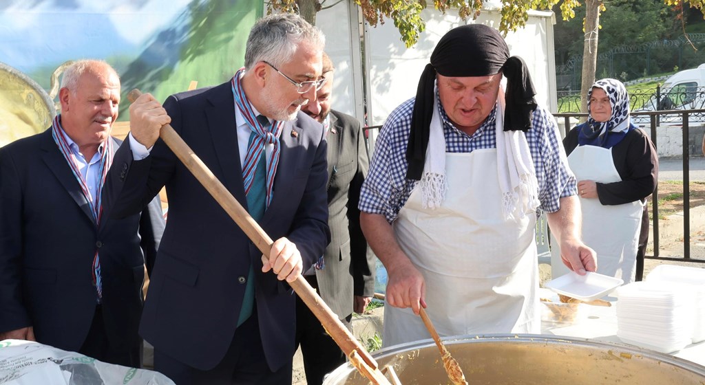 Çalışma ve Sosyal Güvenlik Bakanı Prof. Dr. Vedat Işıkhan, çeşitli temaslarda bulunmak ve programlara katılmak üzere İstanbul’a gitti.