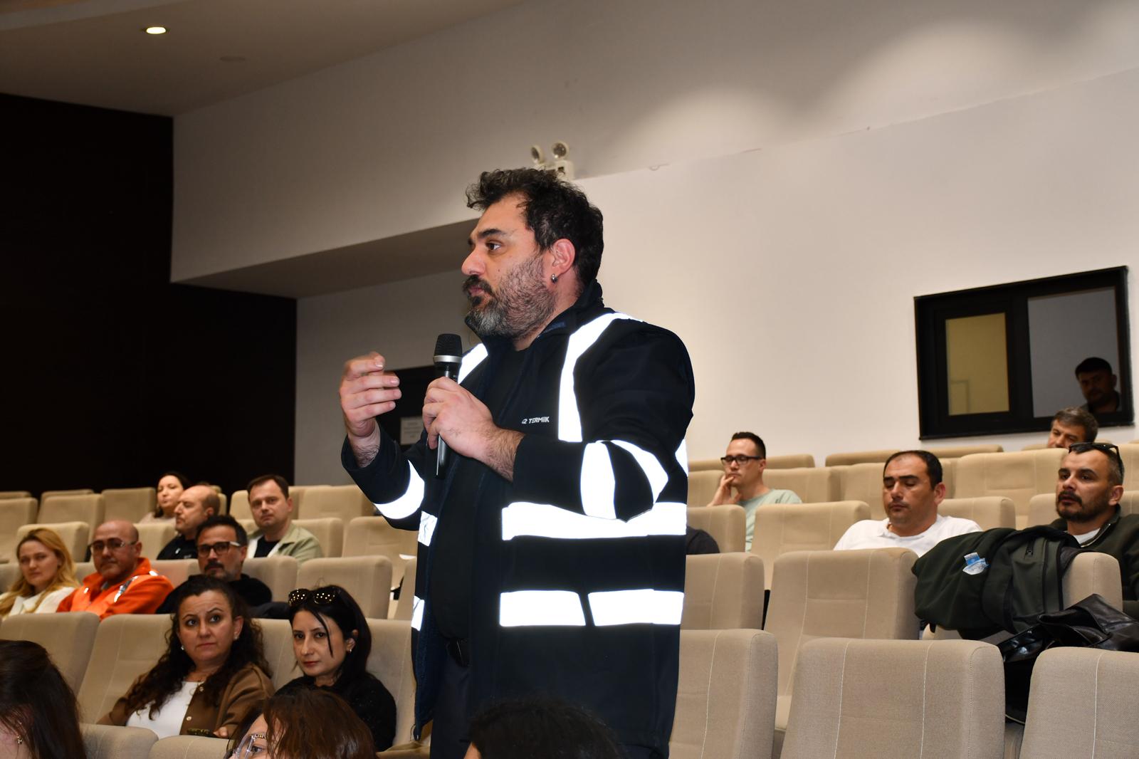 Rehberlik ve Teftiş Başkanlığı ile Çanakkale Ticaret ve Sanayi Odası (ÇTSO) iş birliğinde, çalışma hayatında mevzuat uyumunu artırmak ve iş teftiş süreçlerini değerlendirmek üzere 9 Nisan 2026 tarihinde Çanakkale'de bilgilendirme toplantısı gerçekleştirildi.