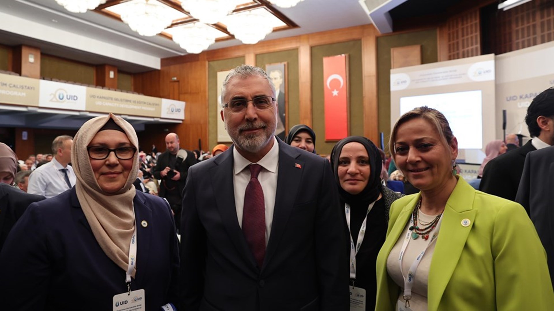 Çalışma ve Sosyal Güvenlik Bakanı Prof. Dr. Vedat Işıkhan, Ankara Kızılcahamam’da düzenlenen Uluslararası Demokratlar Birliği (UID) Kapasite Geliştirme ve Eğitim Çalıştayı’na katıldı.