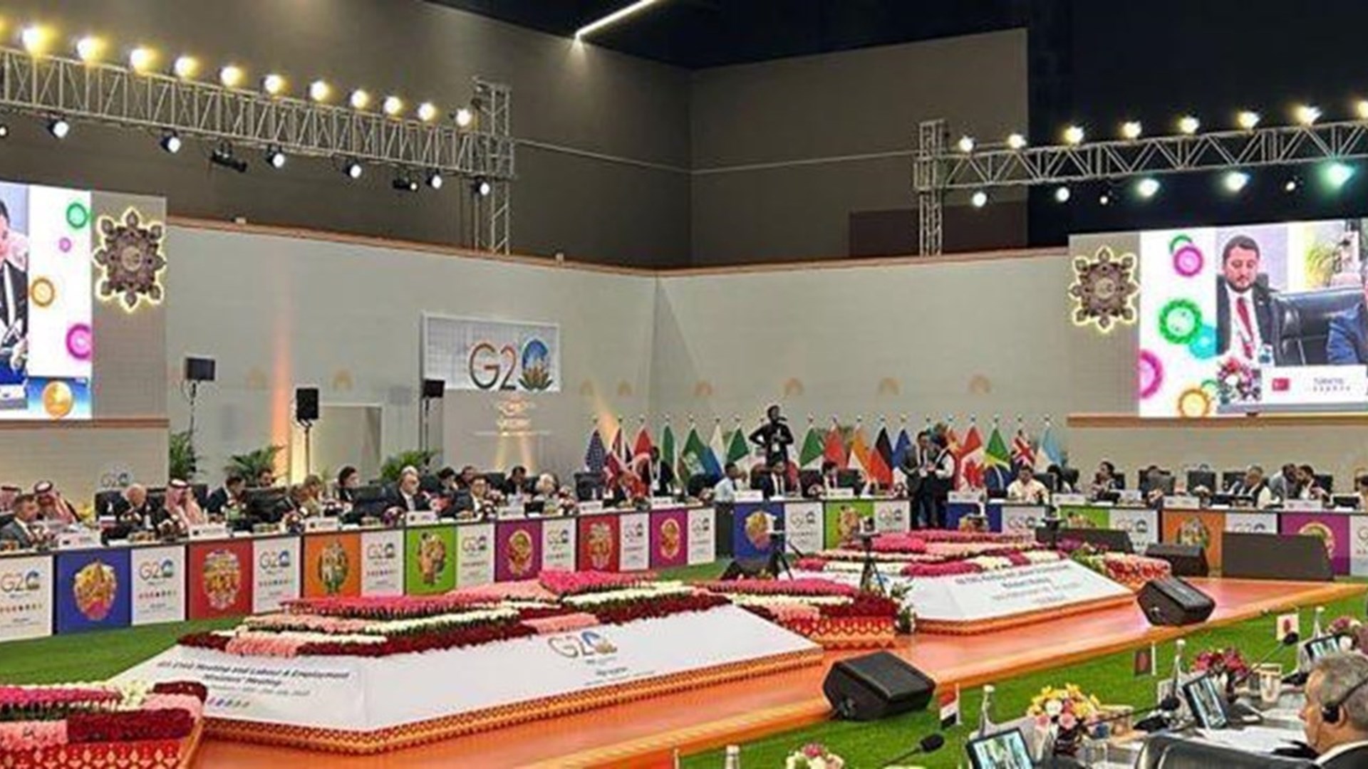 Çalışma ve Sosyal Güvenlik Bakanı Vedat Işıkhan, Hindistan'da düzenlenen G20 Çalışma ve İstihdam Bakanları Toplantısı'nda konuşma yaptı.