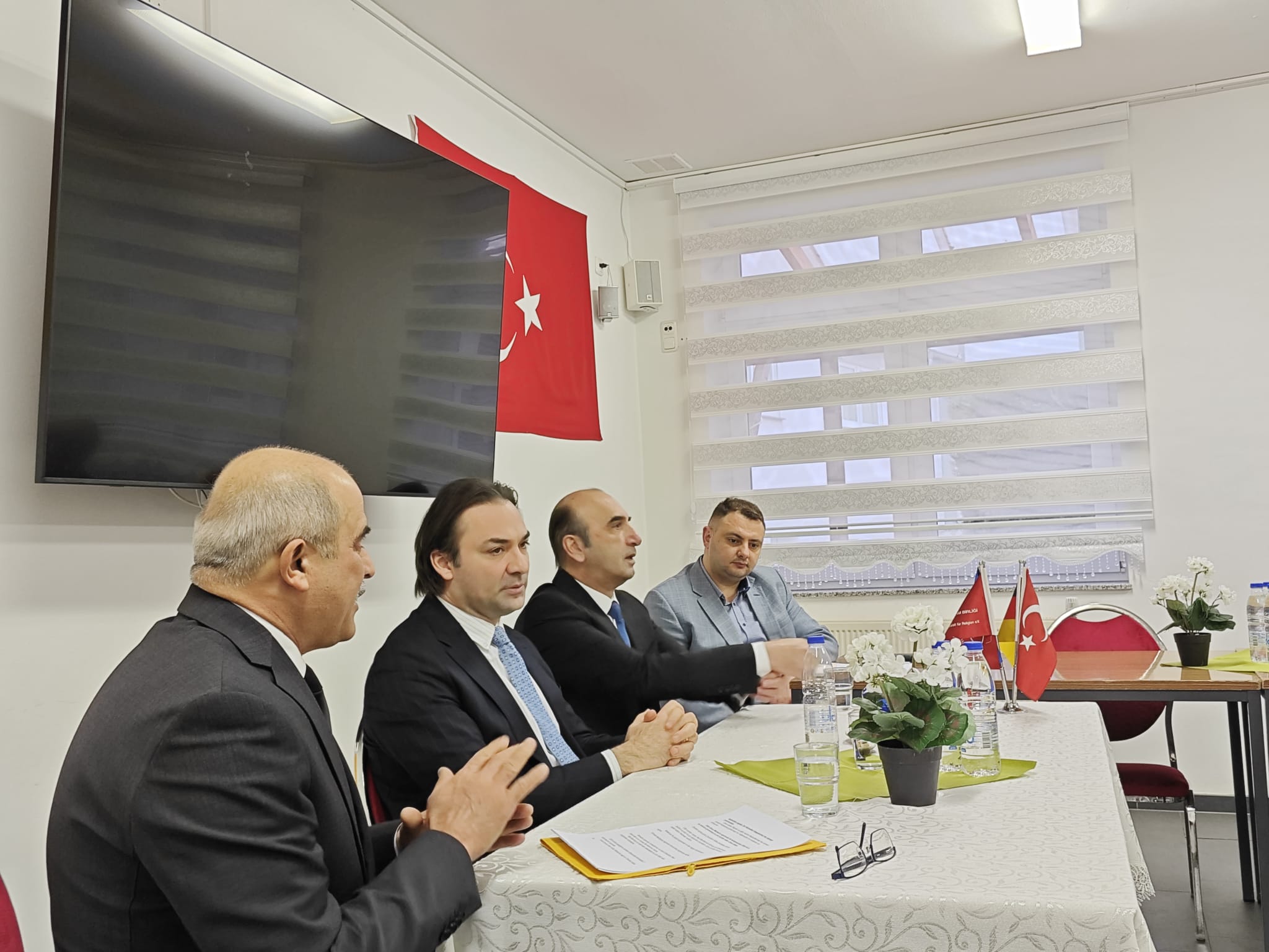 Köln Ataşeliğimiz 7 Şubat 2025 ve 13 Şubat 2025 tarihlerinde vatandaş bilgilendirme toplantıları gerçekleştirmiştir.