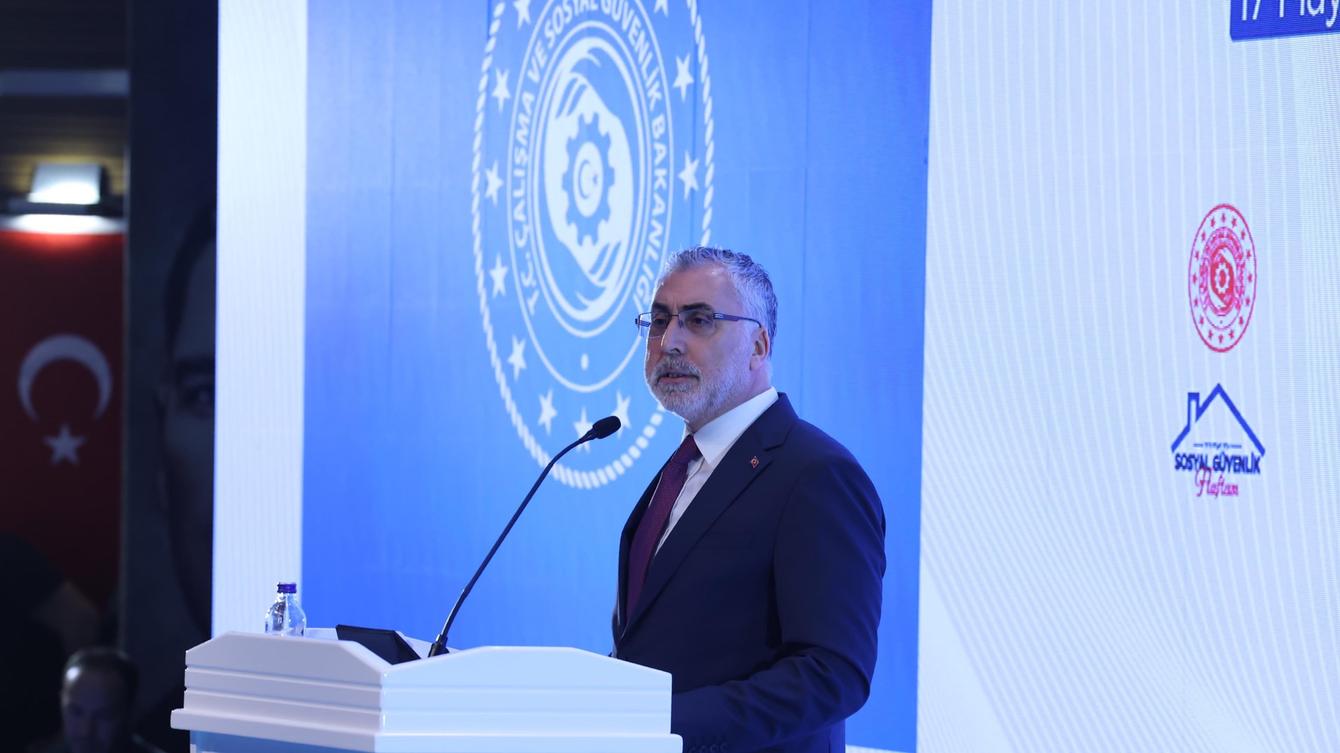 Çalışma ve Sosyal Güvenlik Bakanı Prof. Dr. Vedat Işıkhan, Sosyal Güvenlik Kurumu Başkanlığı Erdoğan Özen Konferans Salonu’nda düzenlenen “Sosyal Güvenlik Haftası Buluşması” Programı’na katıldı.