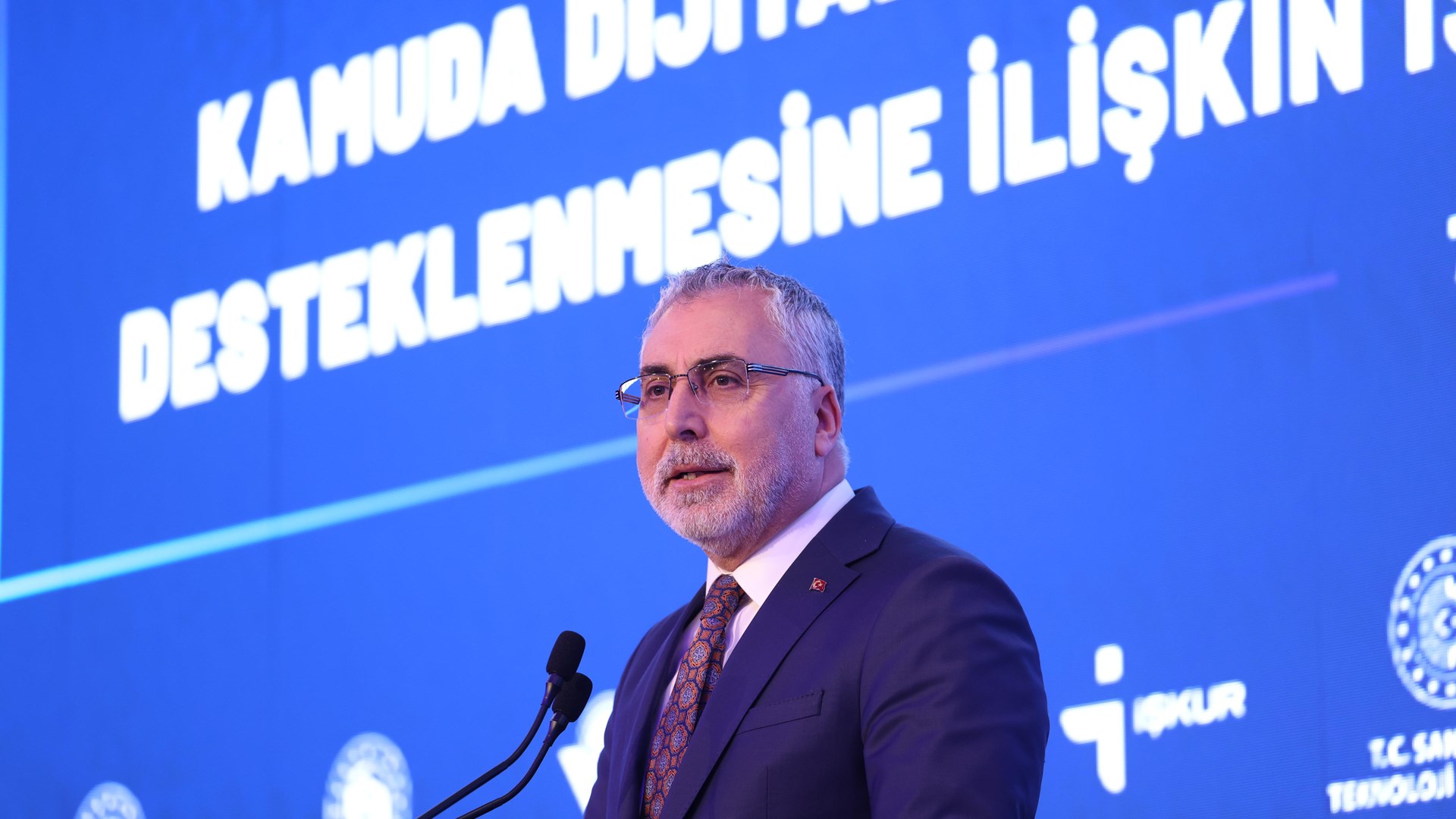 Çalışma ve Sosyal Güvenlik Bakanlığı ile Sanayi ve Teknoloji Bakanlığı arasında “Kamuda Dijital Dönüşüm ve Bilimsel Araştırmaların Desteklenmesine İlişkin İş Birliği Protokolü” TÜBİTAK’ta düzenlenen törenle imzalandı.