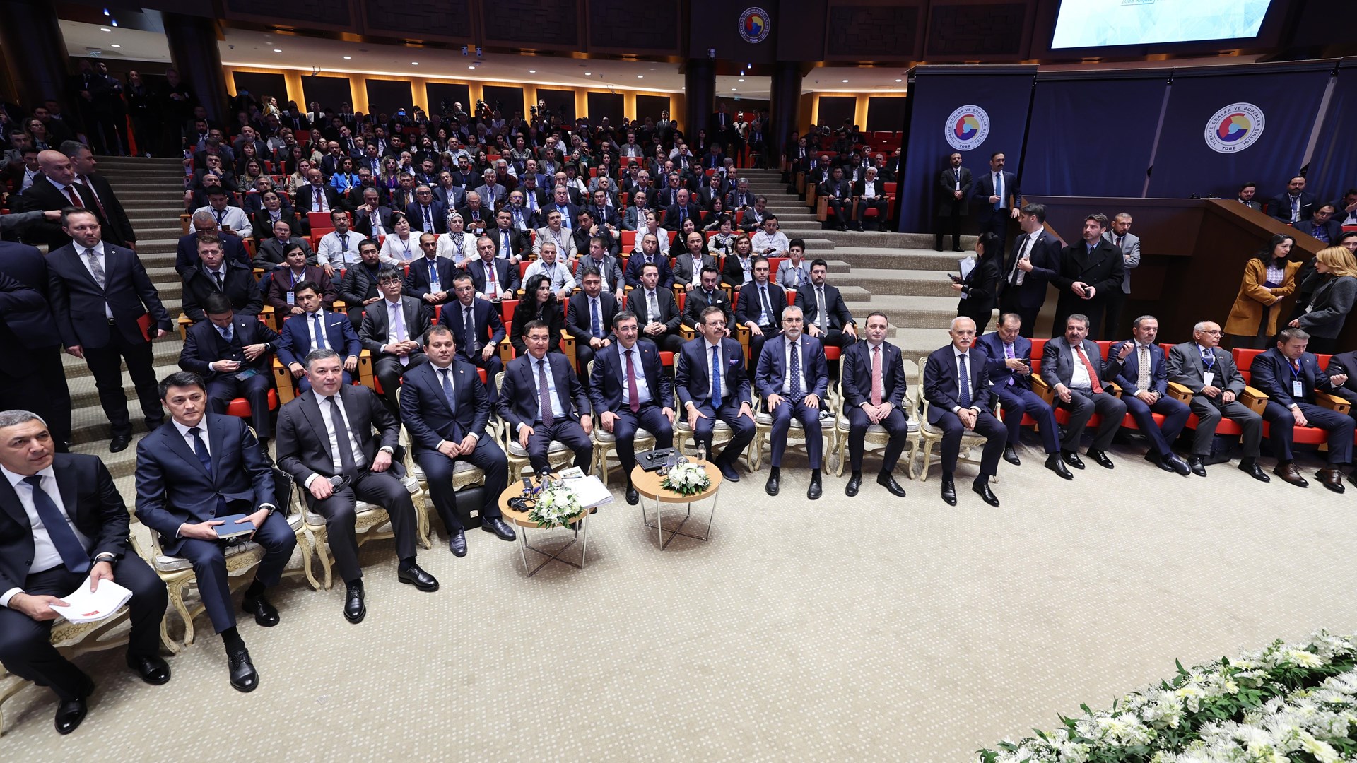 Çalışma ve Sosyal Güvenlik Bakanı Prof. Dr. Vedat Işıkhan, Cumhurbaşkanı Yardımcısı Cevdet Yılmaz’ın da iştirak ettiği Türkiye Odalar ve Borsalar Birliği (TOBB) ve Dış Ekonomik İlişkiler Kurulu (DEİK) işbirliğinde düzenlenen Türkiye-Özbekistan İş Forumu’na katıldı.