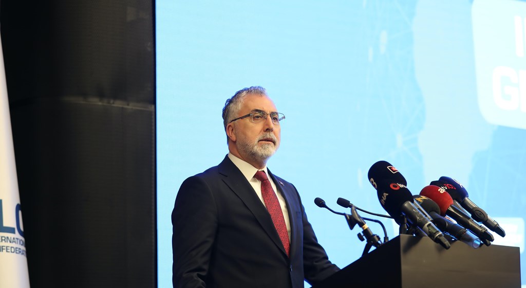 Çalışma ve Sosyal Güvenlik Bakanı Prof. Dr. Vedat Işıkhan, Uluslararası Emek Konfederasyonu’nun (ILC) Memur-Sen Genel Merkezi’nde düzenlenen 1. Olağan Genel Kurulu’na katıldı.