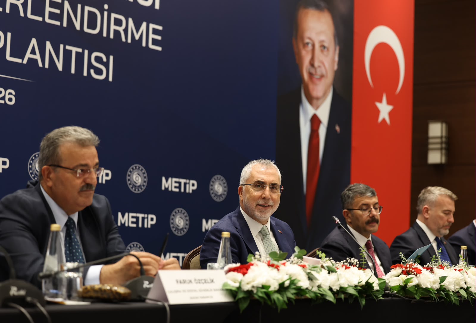 Çalışma ve Sosyal Güvenlik Bakanı Prof. Dr. Vedat Işıkhan, Çalışma ve Sosyal Güvenlik Bakanlığı tarafından düzenlenen “Mevsimlik Tarım İşçiliği İzleme ve Değerlendirme Kurulu Toplantısı”na katıldı.