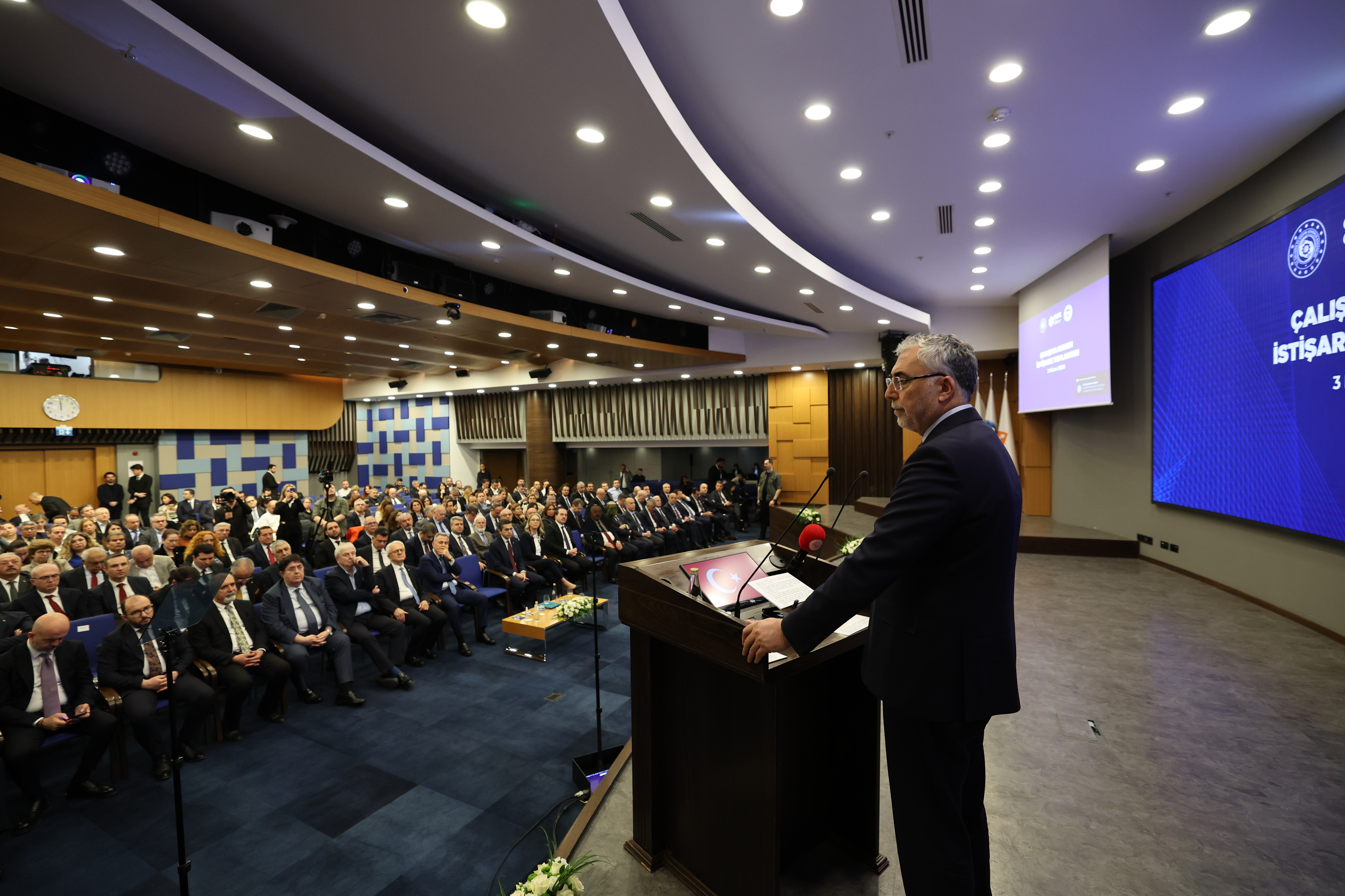 Bakan Işıkhan, TİSK’in Çalışma Hayatı İstişare Toplantısı’na Katıldı