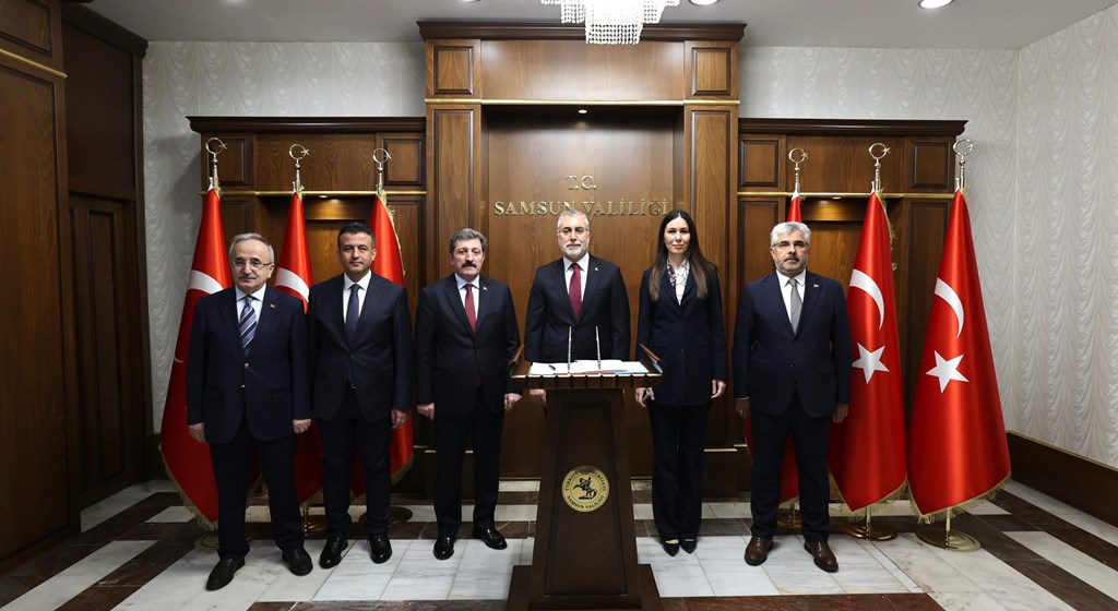 Çalışma ve Sosyal Güvenlik Bakanı Prof. Dr. Vedat Işıkhan, “Kadın İstihdam Sistemi İş-Pozitif Tanıtım Programı ve Fuar Açılışı” na katılmak ve çeşitli ziyaretlerde bulunmak üzere Samsun’a gitti.