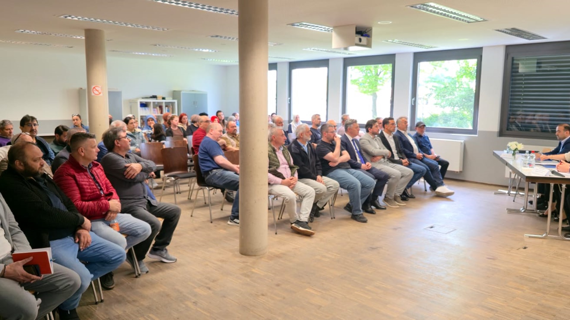An information meeting for public was organized at the Association of Ravensburg Mevlana Mosque affiliated to Turkish-Islamic Union of the Institute for Religion (DITIB) by our Labour and Social Security Attaché’s Office in Stuttgart on Friday, 16 May 2025.