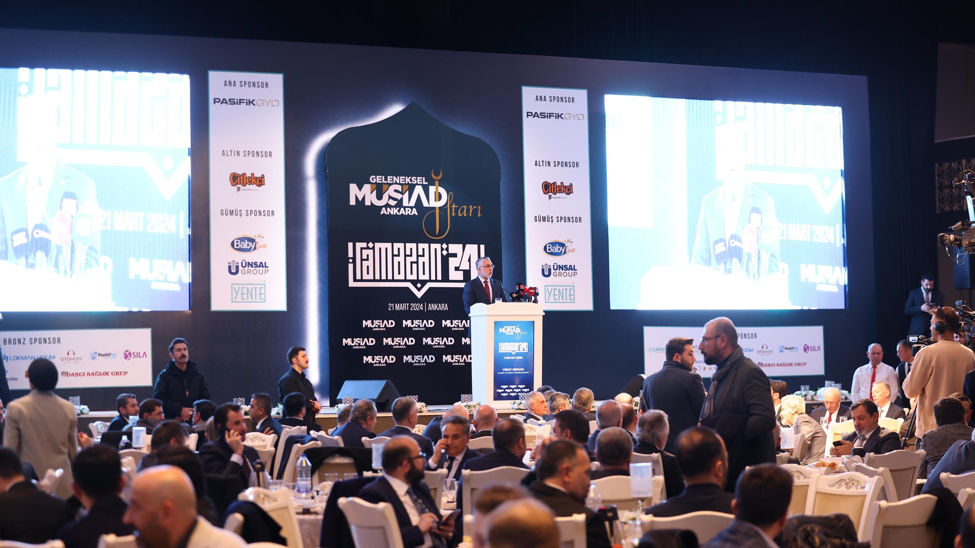 Çalışma ve Sosyal Güvenlik Bakanı Prof. Dr. Vedat Işıkhan, Müstakil Sanayici ve iş Adamları Derneği’nin (MÜSİAD) İftar Programı’na katıldı.