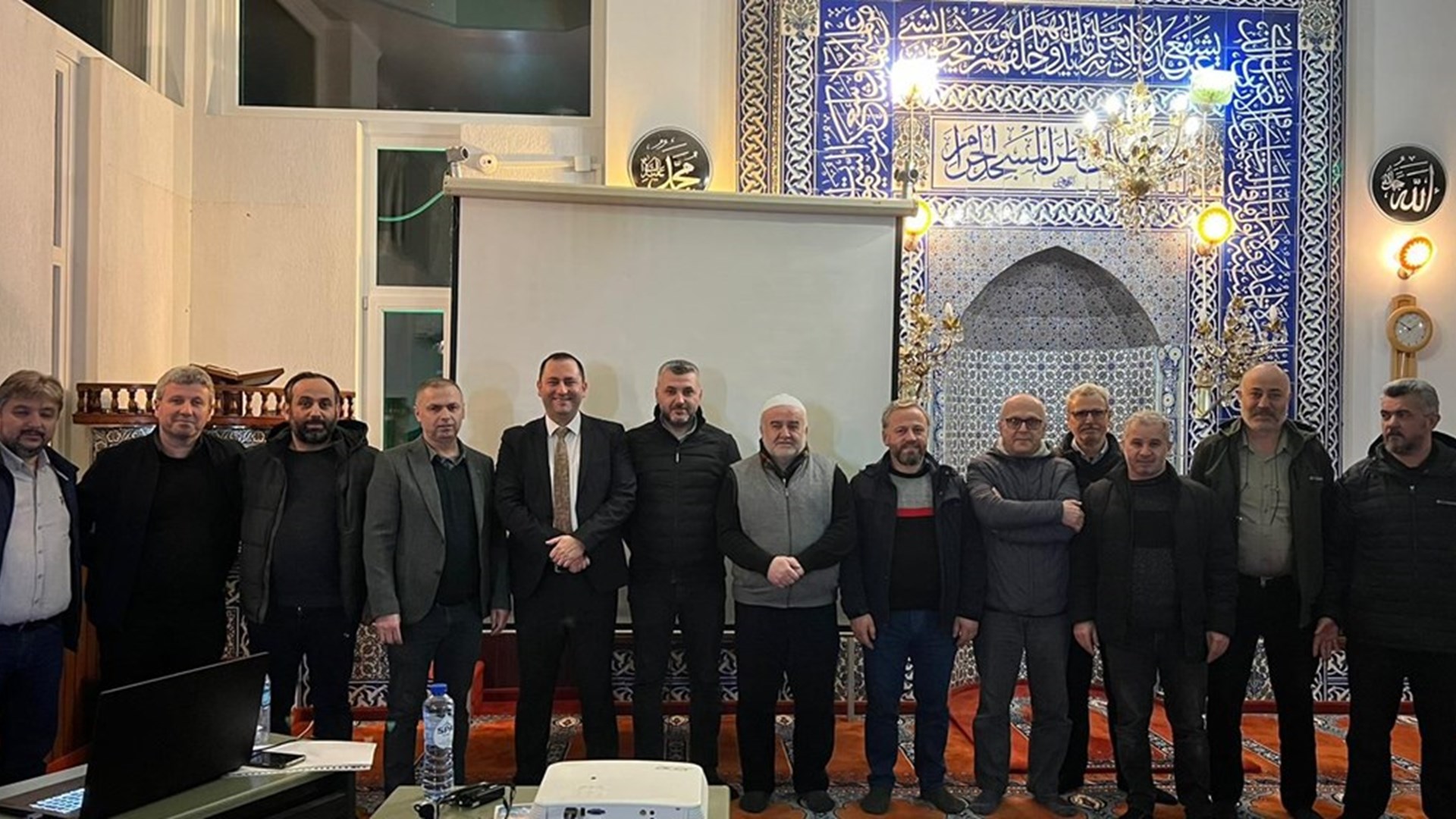 Turkish Labour and Social Security Attaché in Deventer met Turkish citizens at the HDV Ahmet Yesevi Mosque in Cuijk.