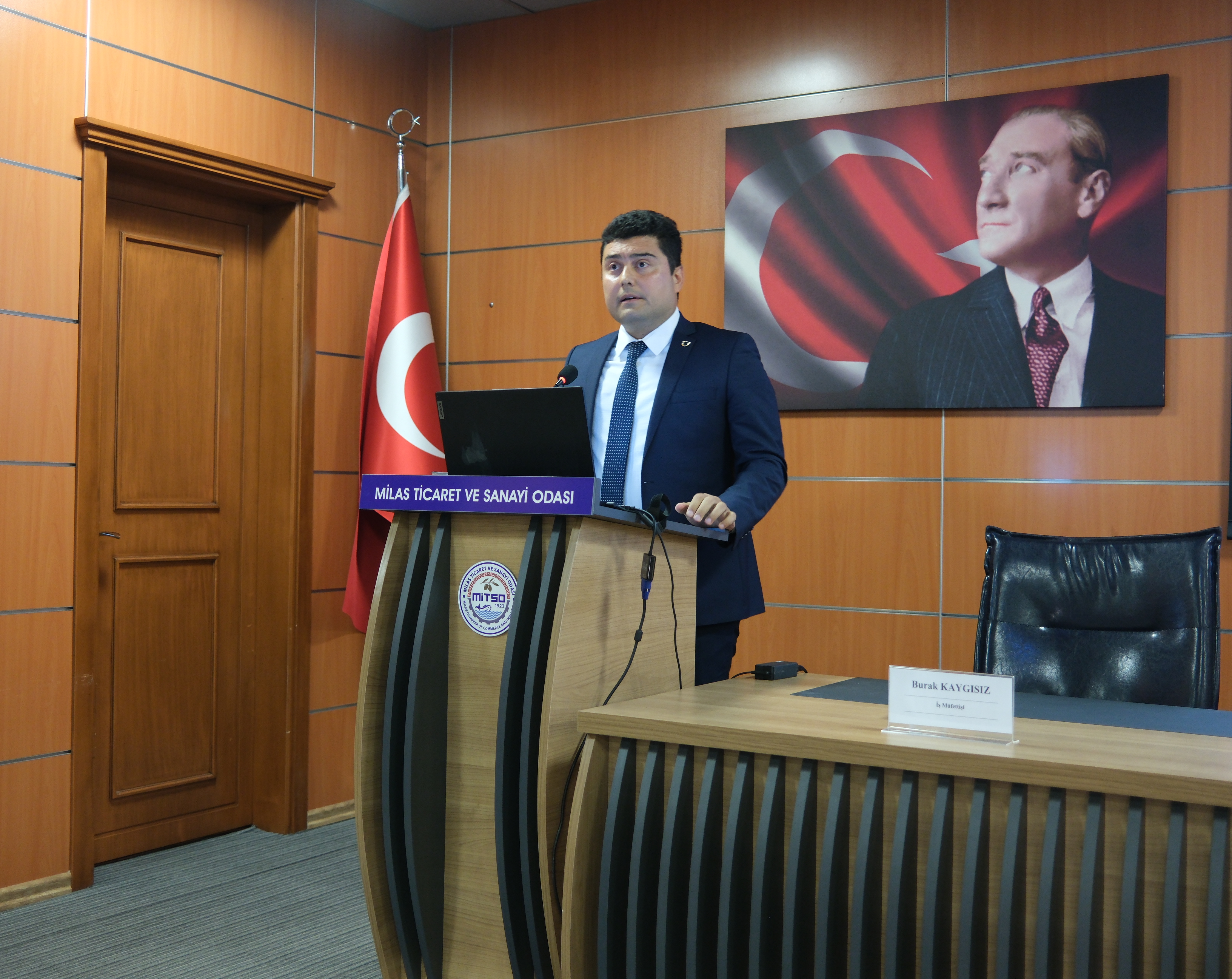 Rehberlik ve Teftiş Başkanlığı tarafından, 13 Temmuz 2026 tarihinde Milas Ticaret ve Sanayi Odası ev sahipliğinde iş sağlığı ve güvenliği ile işin yürütümü teftişlerine yönelik bilgilendirme toplantısı gerçekleştirildi.