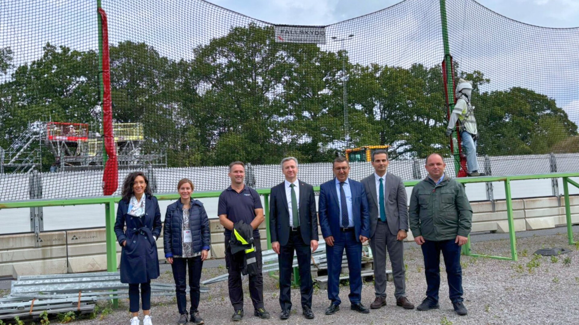 Çalışma ziyareti programı kapsamında işçi ve işveren sendikalarının desteğiyle kurulan İnşaat Sektörü Güvenlik Parkında (Byggbranschens Säkerhetspark) teknik toplantı düzenlendi.