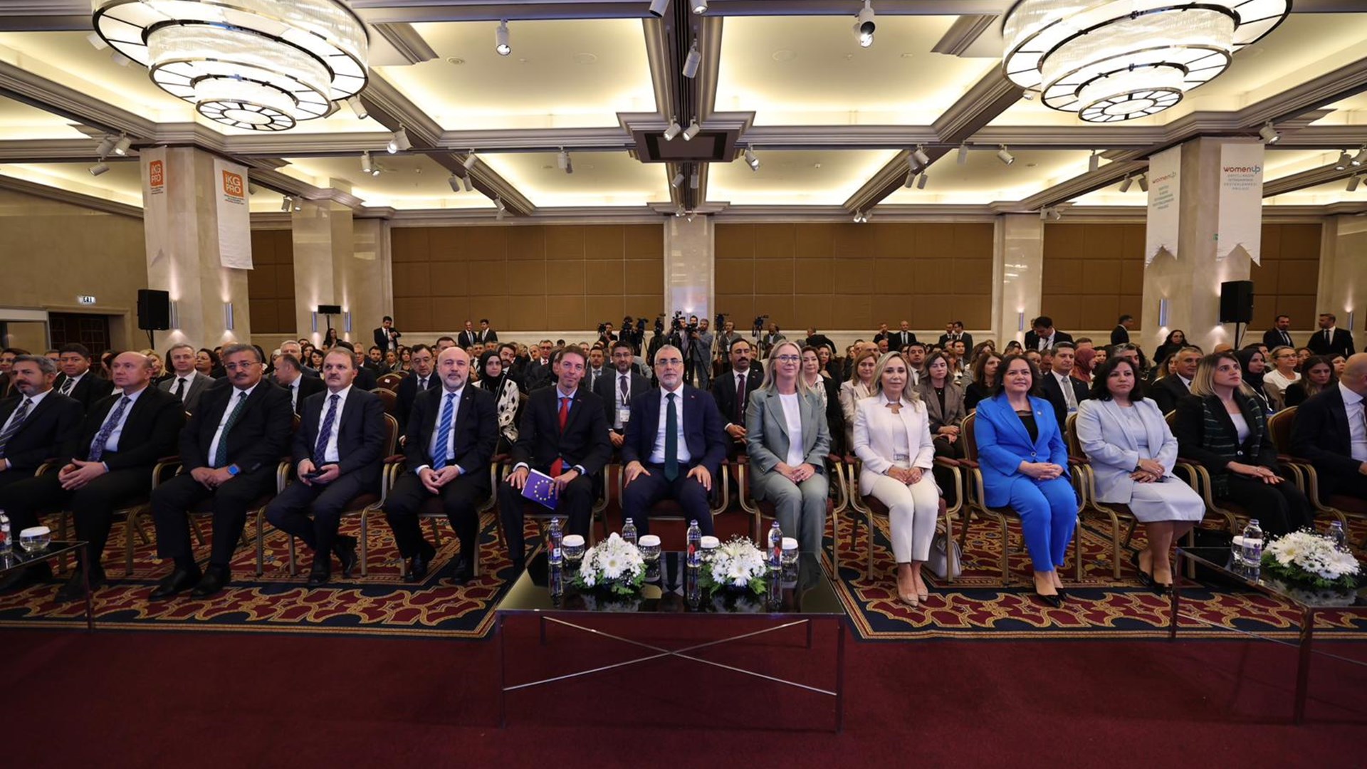 Bakan Işıkhan, Kayıtlı Kadın İstihdamının Desteklenmesi Projesi’nin Kapanış Konferansı’na Katıldı