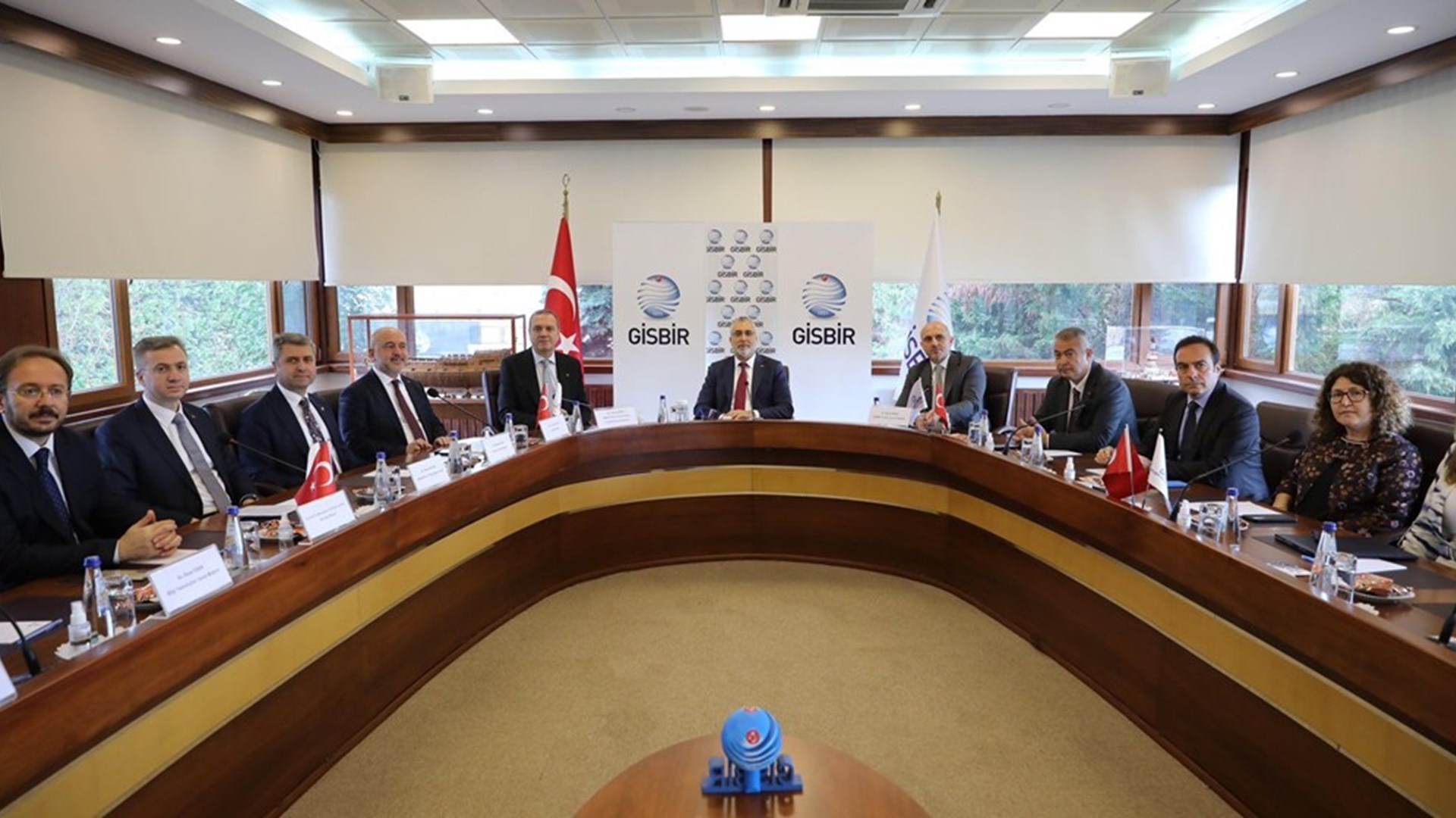 Çalışma ve Sosyal Güvenlik Bakanı Prof. Dr. Vedat Işıkhan, çeşitli ziyaretlerde bulunmak ve programlara katılmak üzere İstanbul’a gitti.