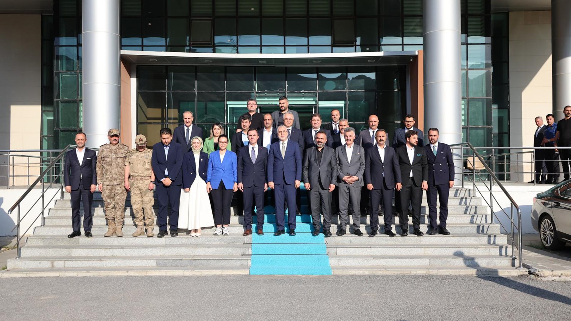 Bakan Işıkhan, Bitlis’te Ziyaretlerde Bulundu