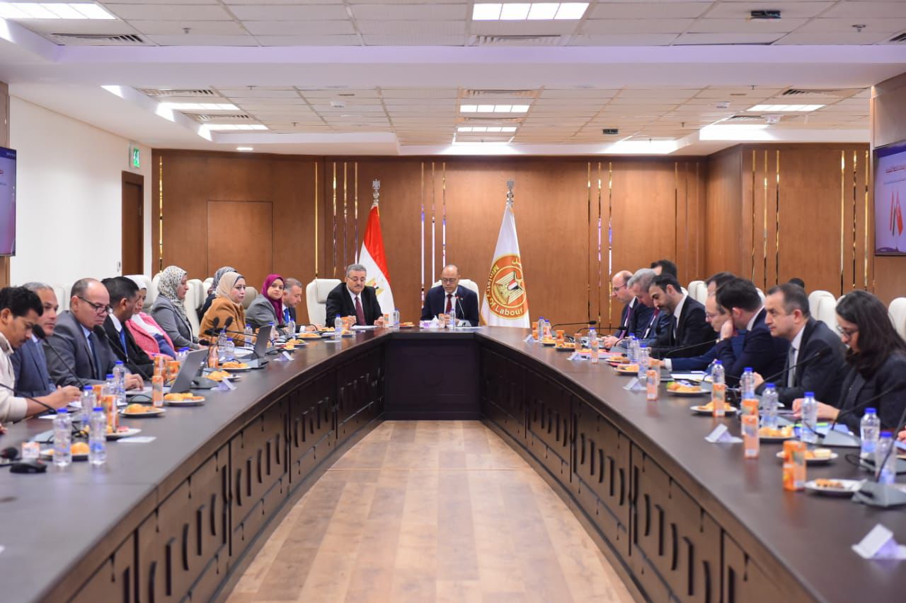 Çalışma ve Sosyal Güvenlik Bakan Yardımcımız Sayın Faruk Özçelik’in başkanlığında, Rehberlik ve Teftiş Başkanlığımız heyetinin katılımıyla Mısır Arap Cumhuriyeti’ne gerçekleştirilen çalışma ziyareti kapsamında, 22 Aralık 2025 tarihinde Kahire’de Mısır Çalışma Bakanlığı İş Teftişi Genel Müdürlüğü ile toplantılar yapıldı.