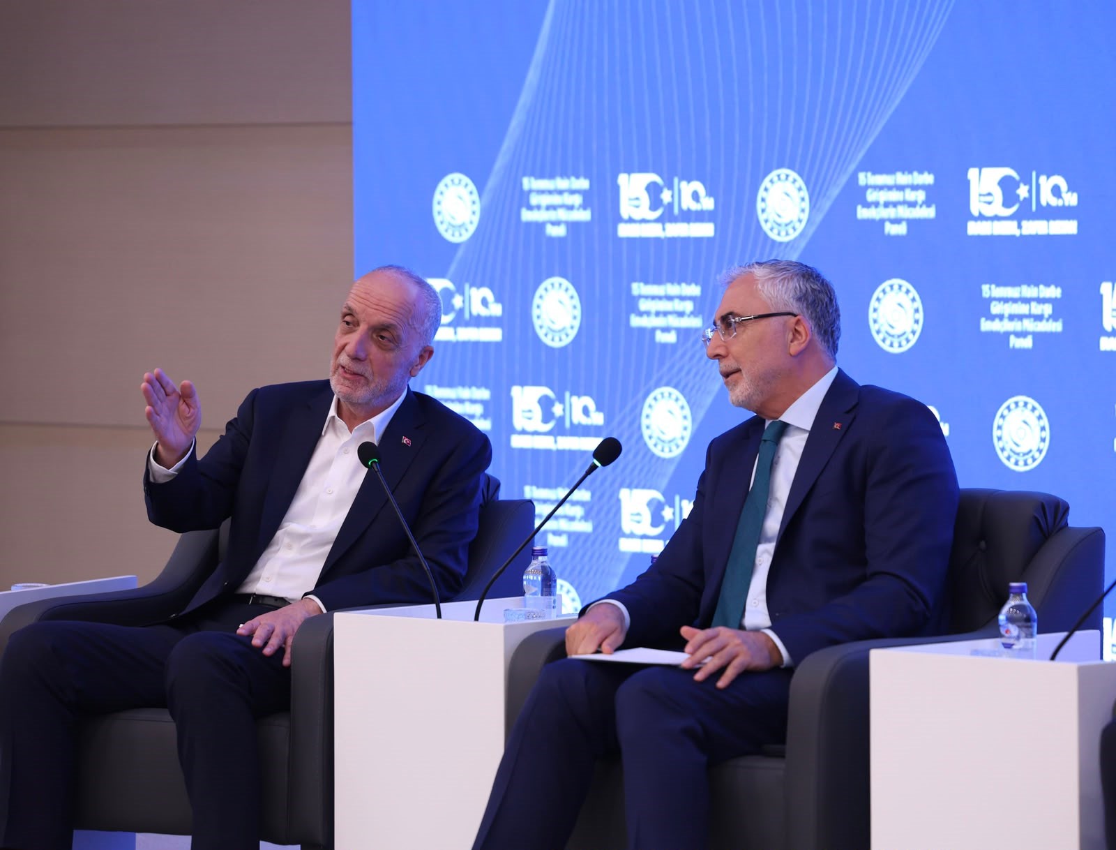 Çalışma ve Sosyal Güvenlik Bakanı Prof. Dr. Vedat Işıkhan, Çalışma ve Sosyal Güvenlik Bakanlığı tarafından Türkiye İş Kurumu Genel Müdürlüğü’nde (İŞKUR) düzenlenen 15 Temmuz Hain Darbe Girişimine Karşı Emekçilerin Mücadelesi Paneli’ne katıldı.