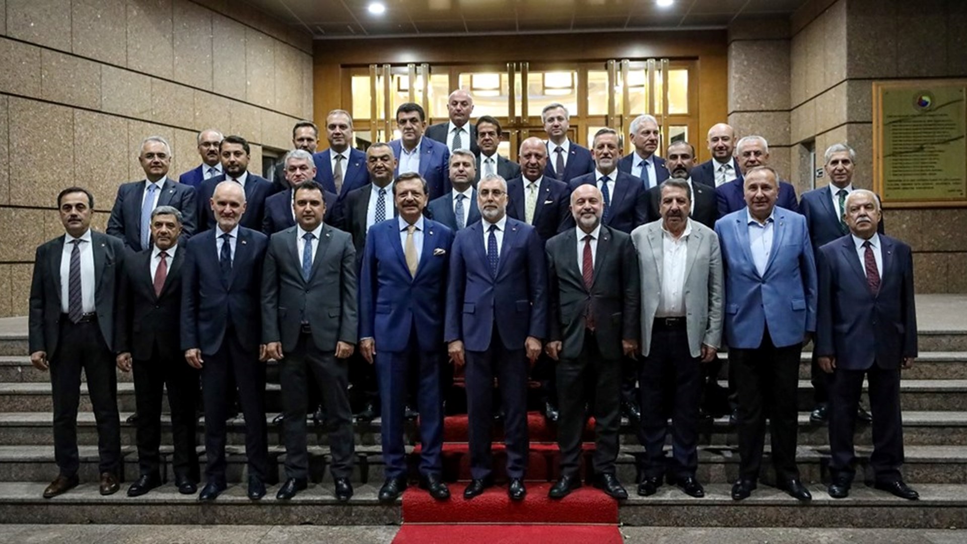 Çalışma ve Sosyal Güvenlik Bakanı Prof. Dr. Vedat Işıkhan, Türkiye Odalar ve Borsalar Birliği’nin (TOBB) Yönetim Kurulu Toplantısı’na katıldı.