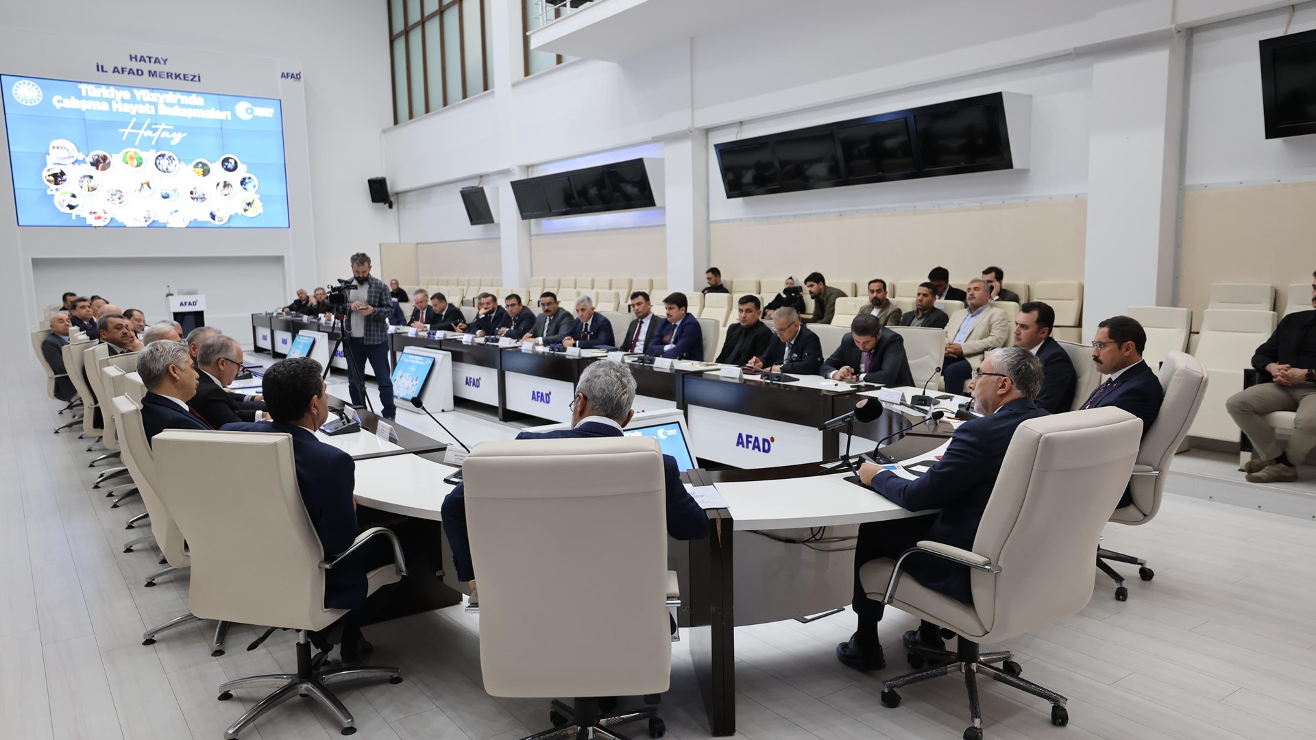 Bakan Işıkhan, Hatay’da Ziyaretlerde Bulundu