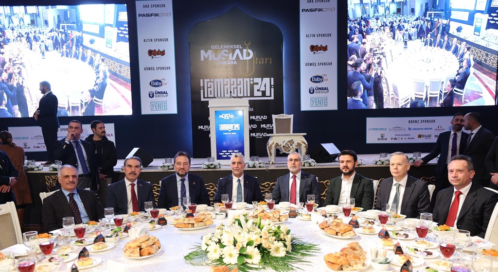 Çalışma ve Sosyal Güvenlik Bakanı Prof. Dr. Vedat Işıkhan, Müstakil Sanayici ve iş Adamları Derneği’nin (MÜSİAD) İftar Programı’na katıldı.